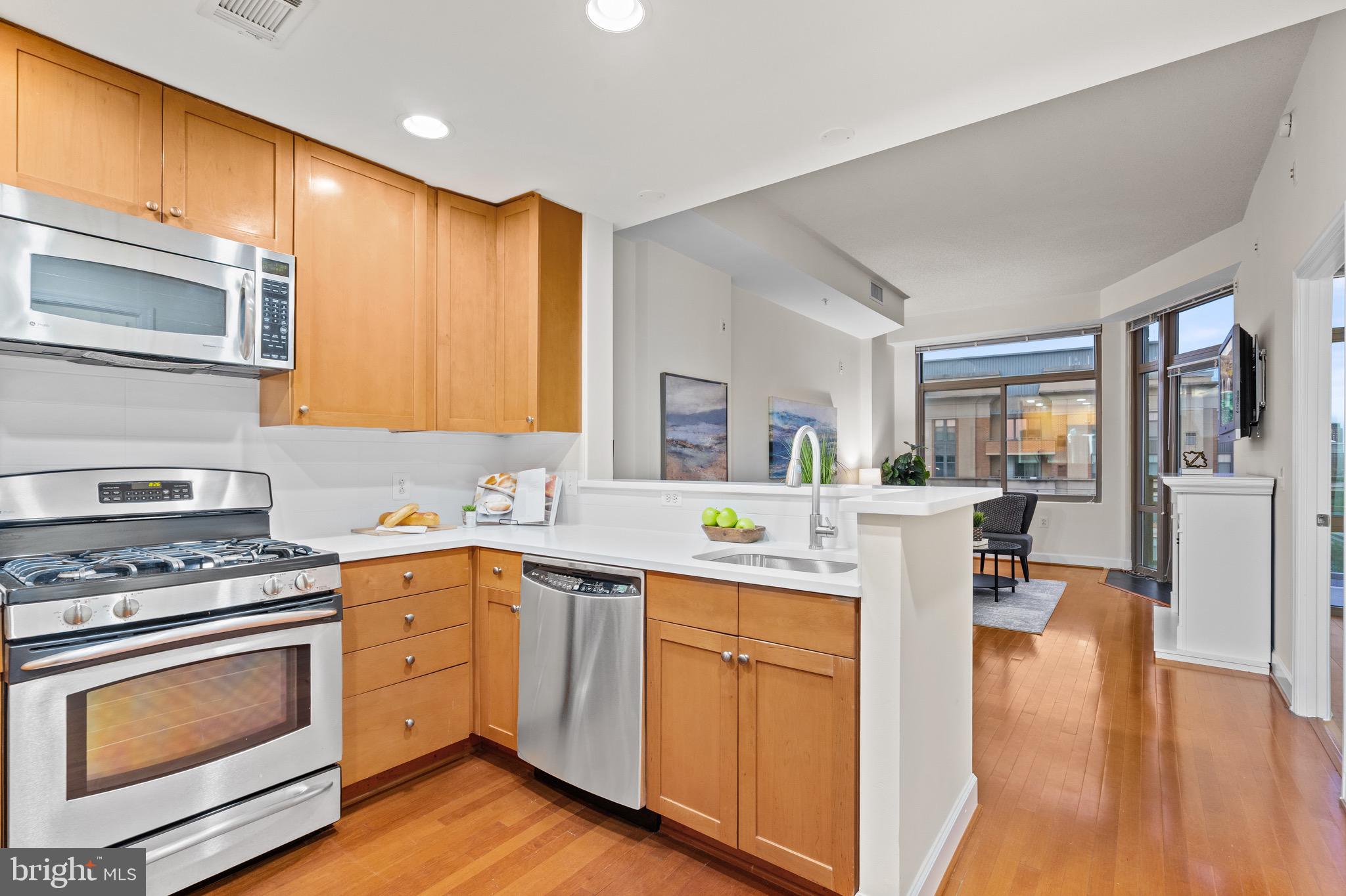 ECLIPSE ON CENTER PARK - Residential