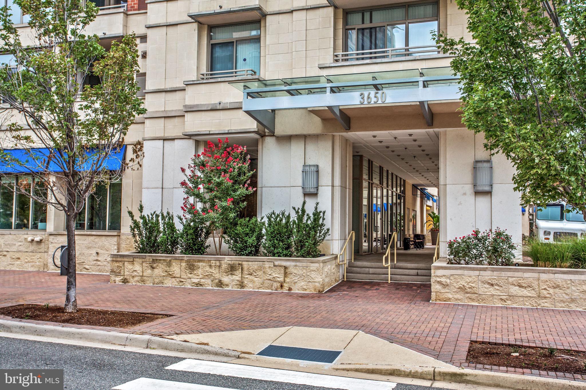 ECLIPSE ON CENTER PARK - Residential