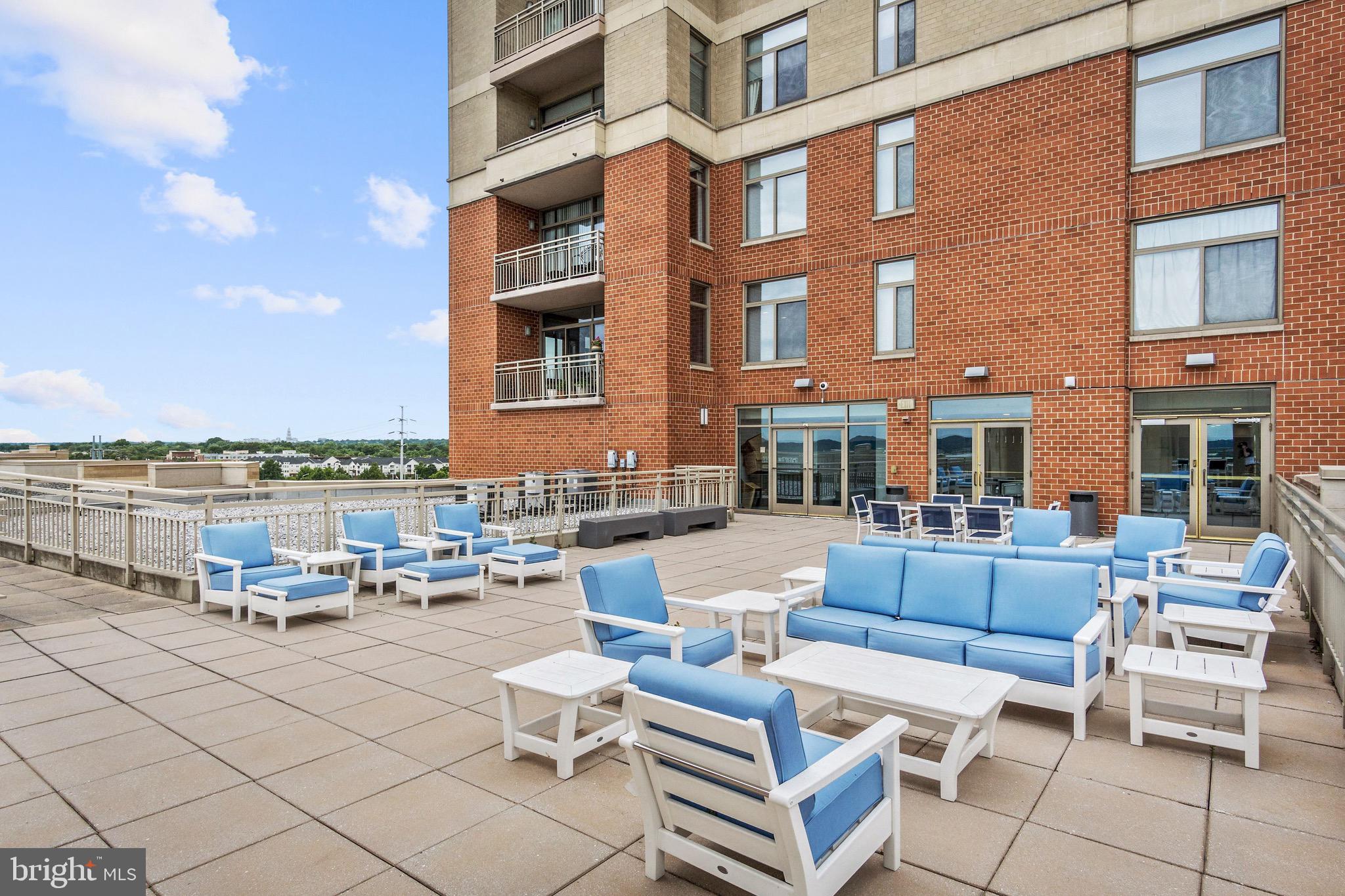 ECLIPSE ON CENTER PARK - Residential