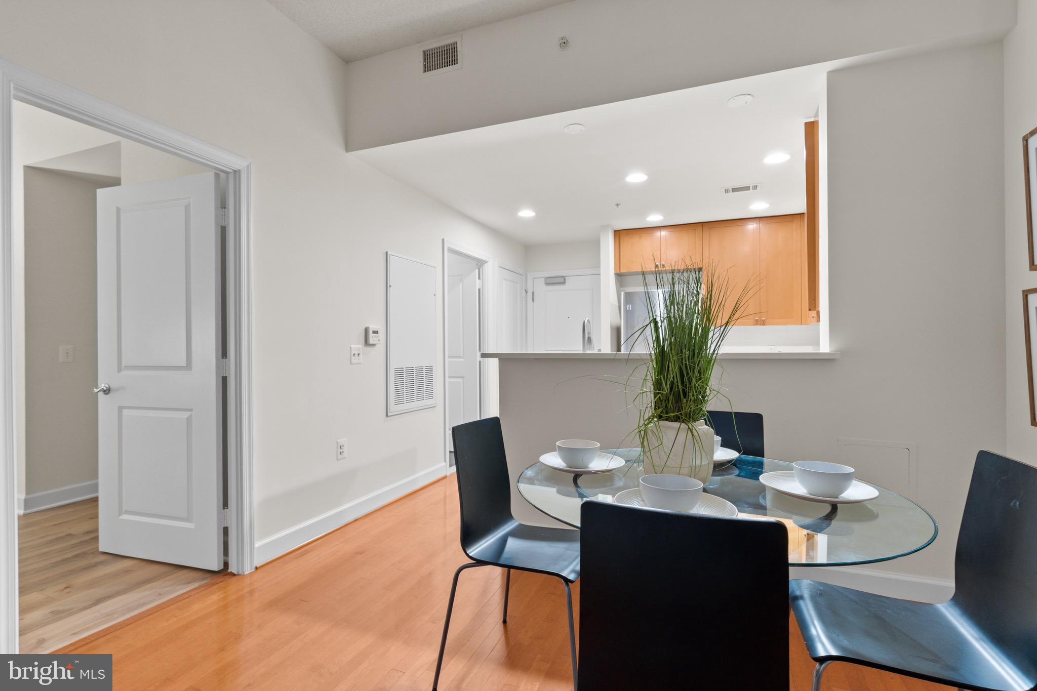 ECLIPSE ON CENTER PARK - Residential