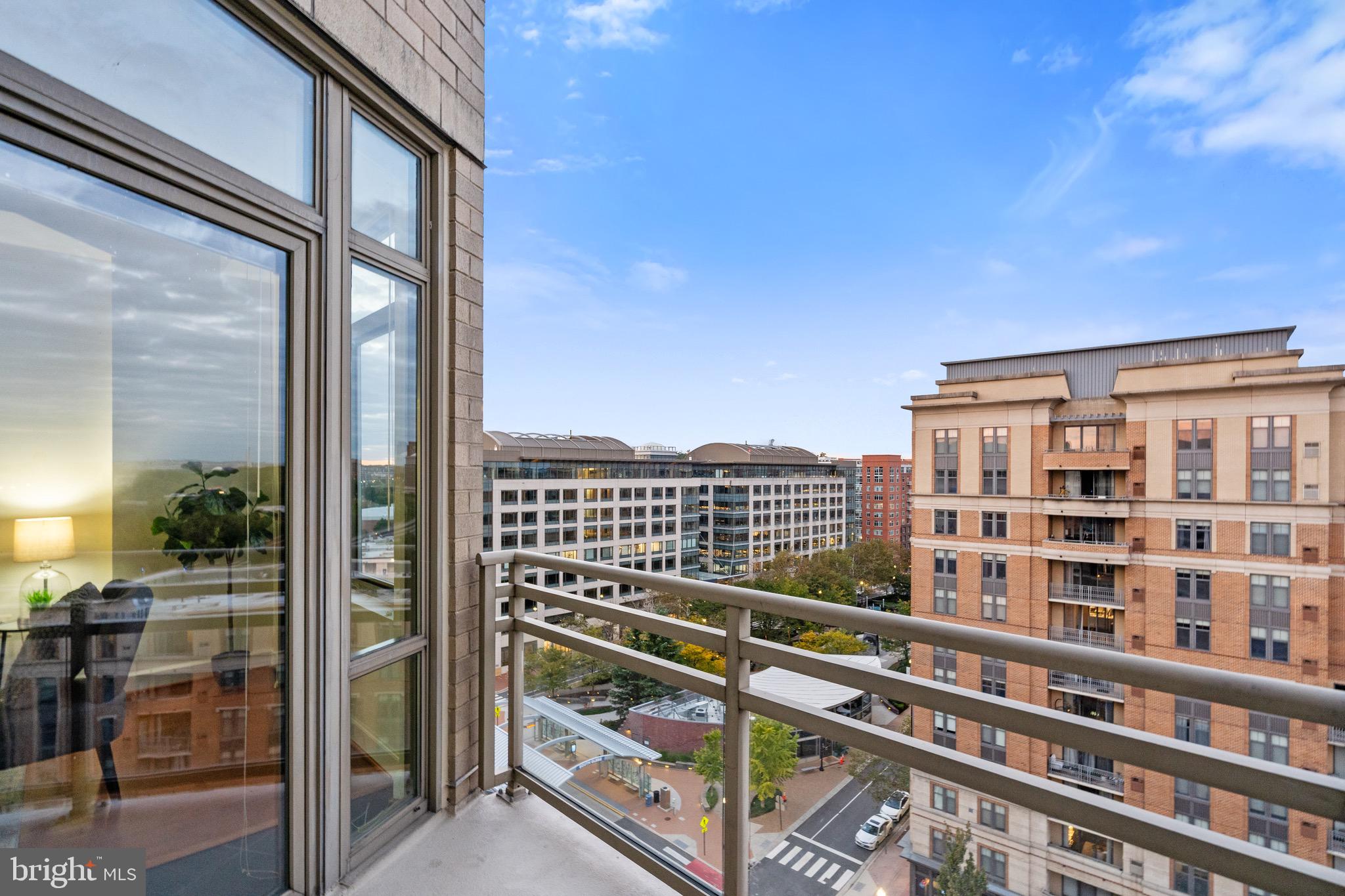 ECLIPSE ON CENTER PARK - Residential