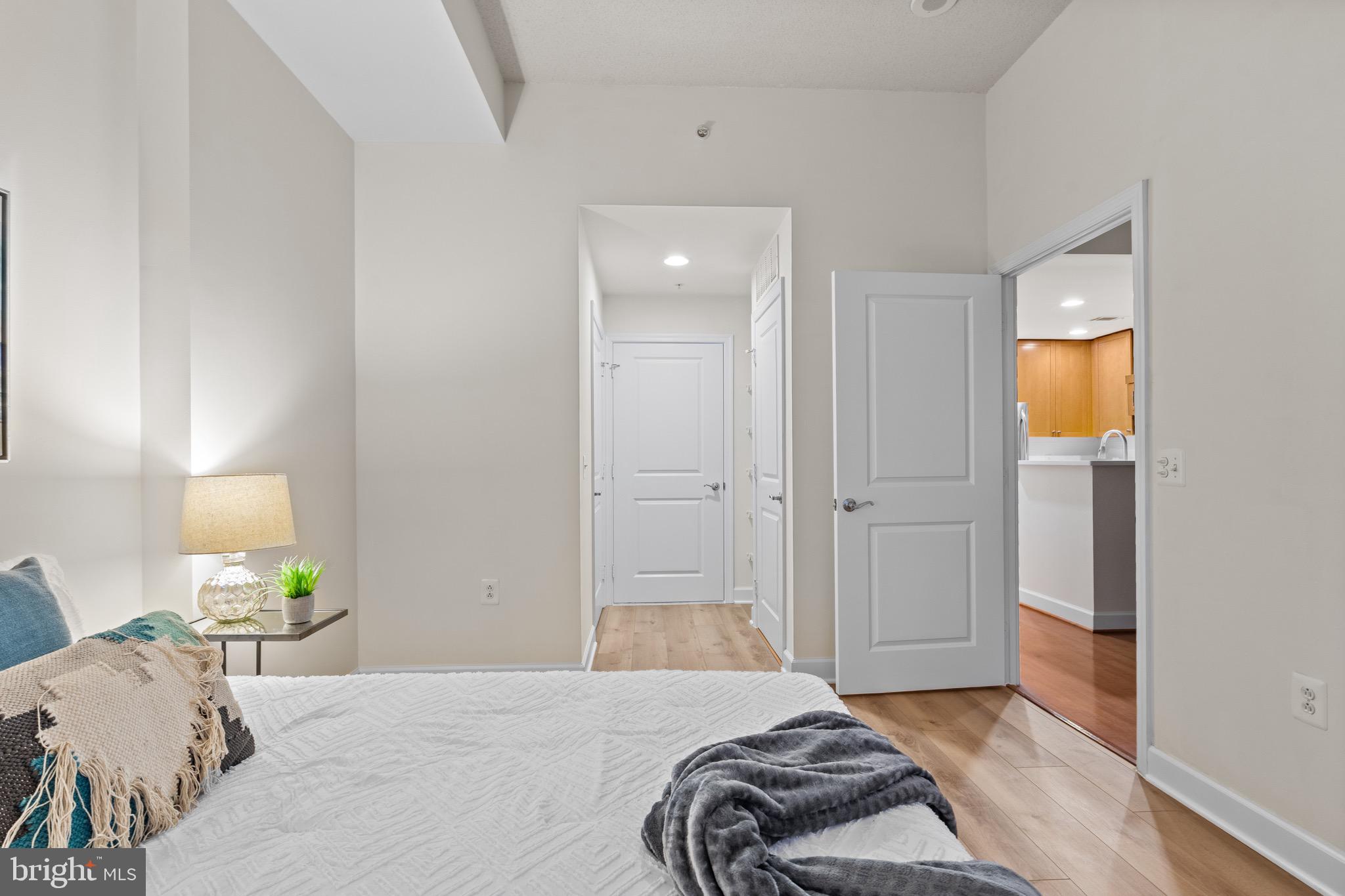 ECLIPSE ON CENTER PARK - Residential