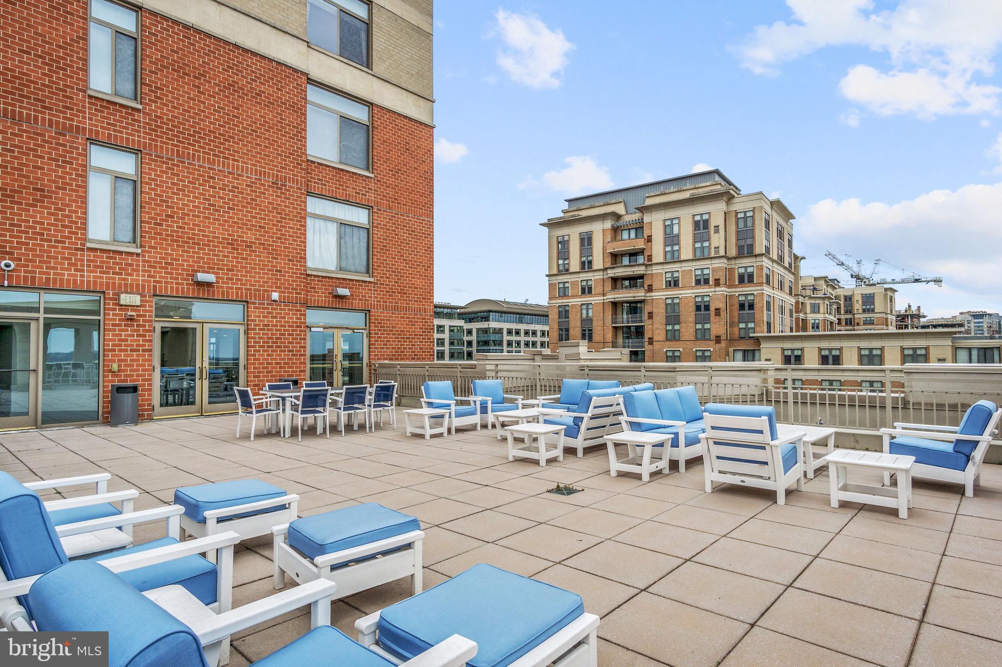 ECLIPSE ON CENTER PARK - Residential