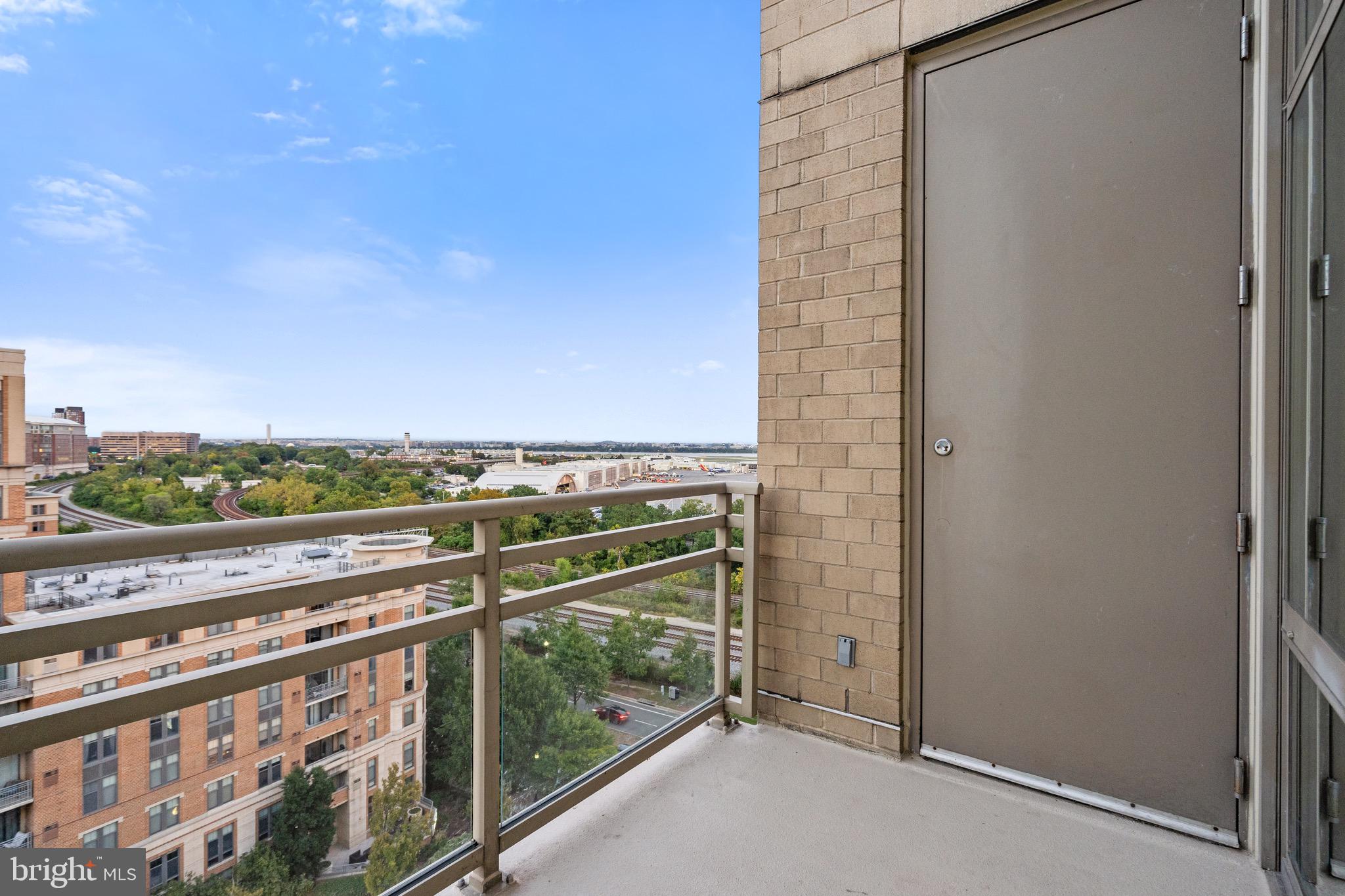 ECLIPSE ON CENTER PARK - Residential