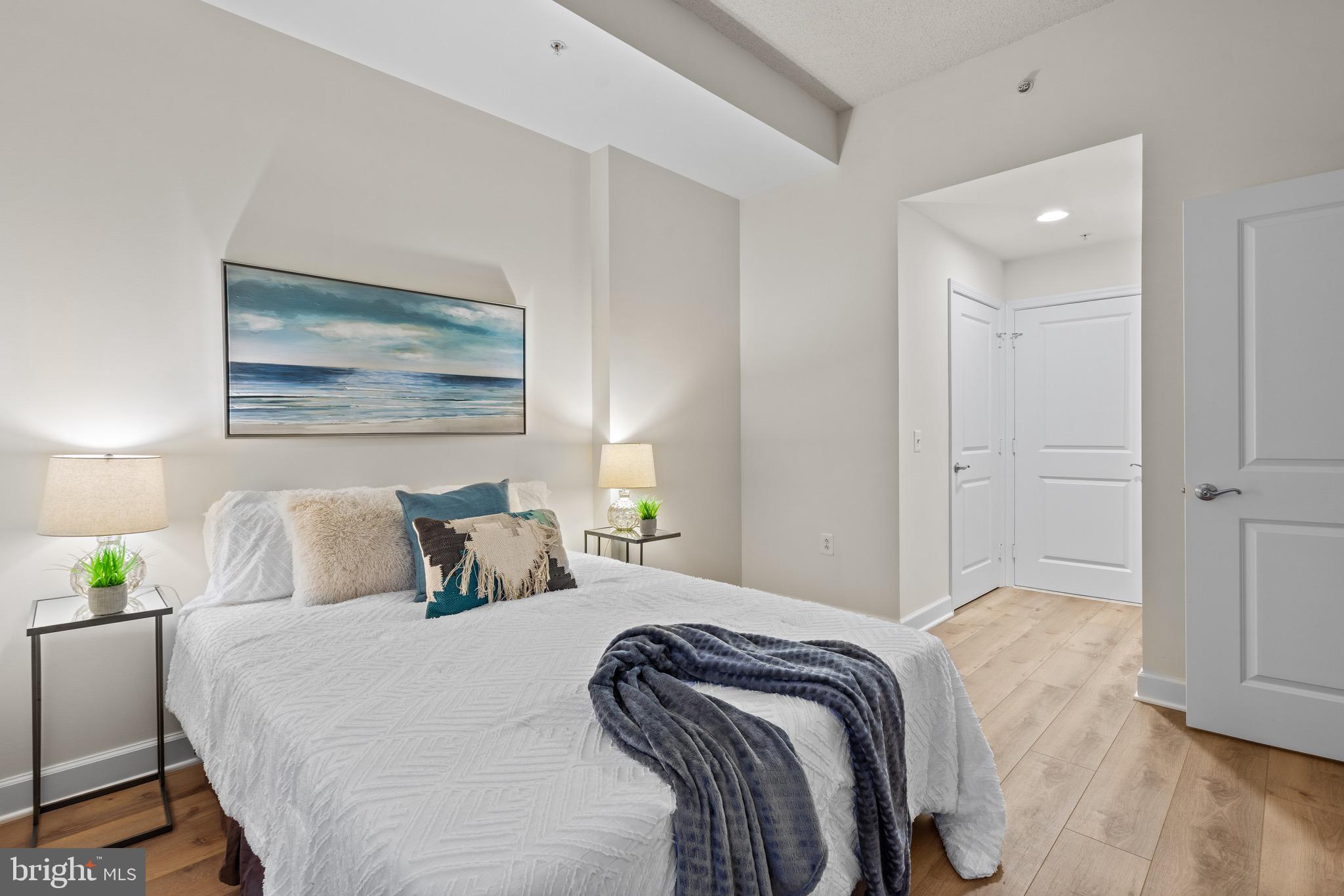 ECLIPSE ON CENTER PARK - Residential