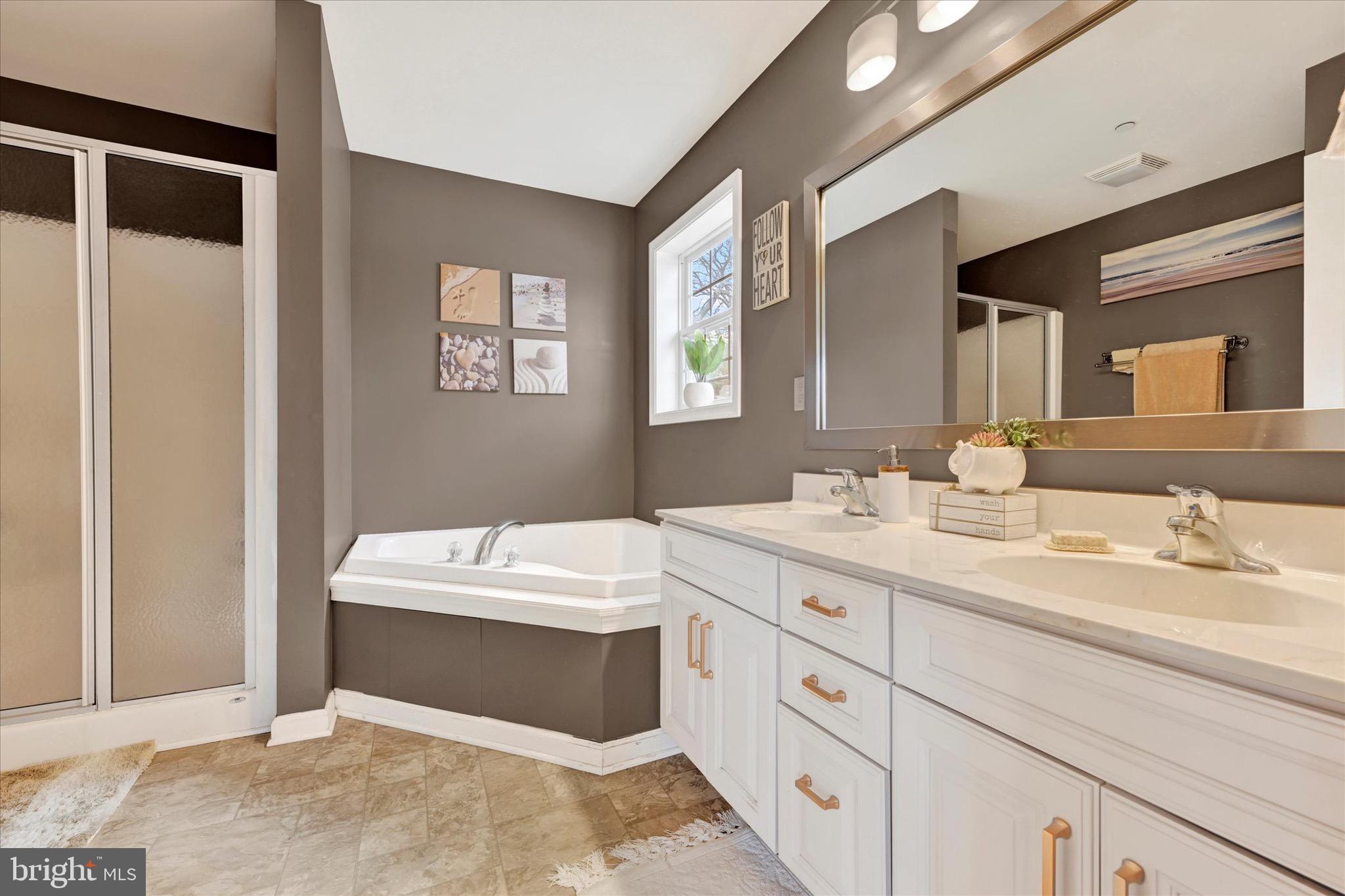 GREEN GABLES - Residential