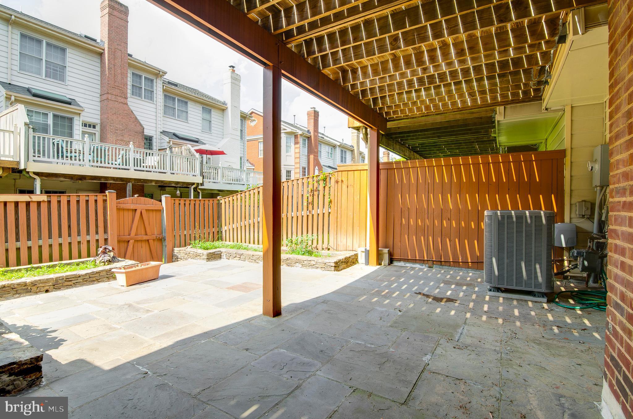 ROSE HILL FALLS - Residential