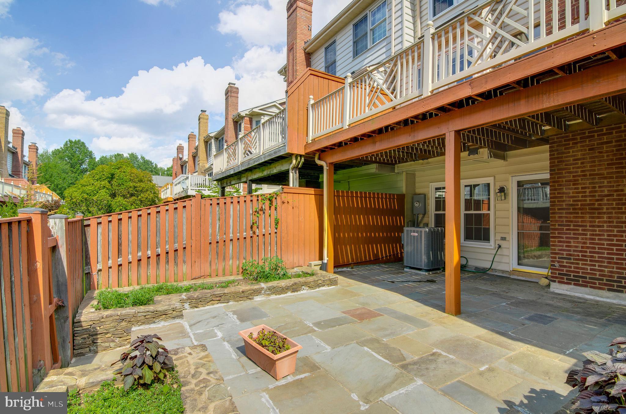 ROSE HILL FALLS - Residential