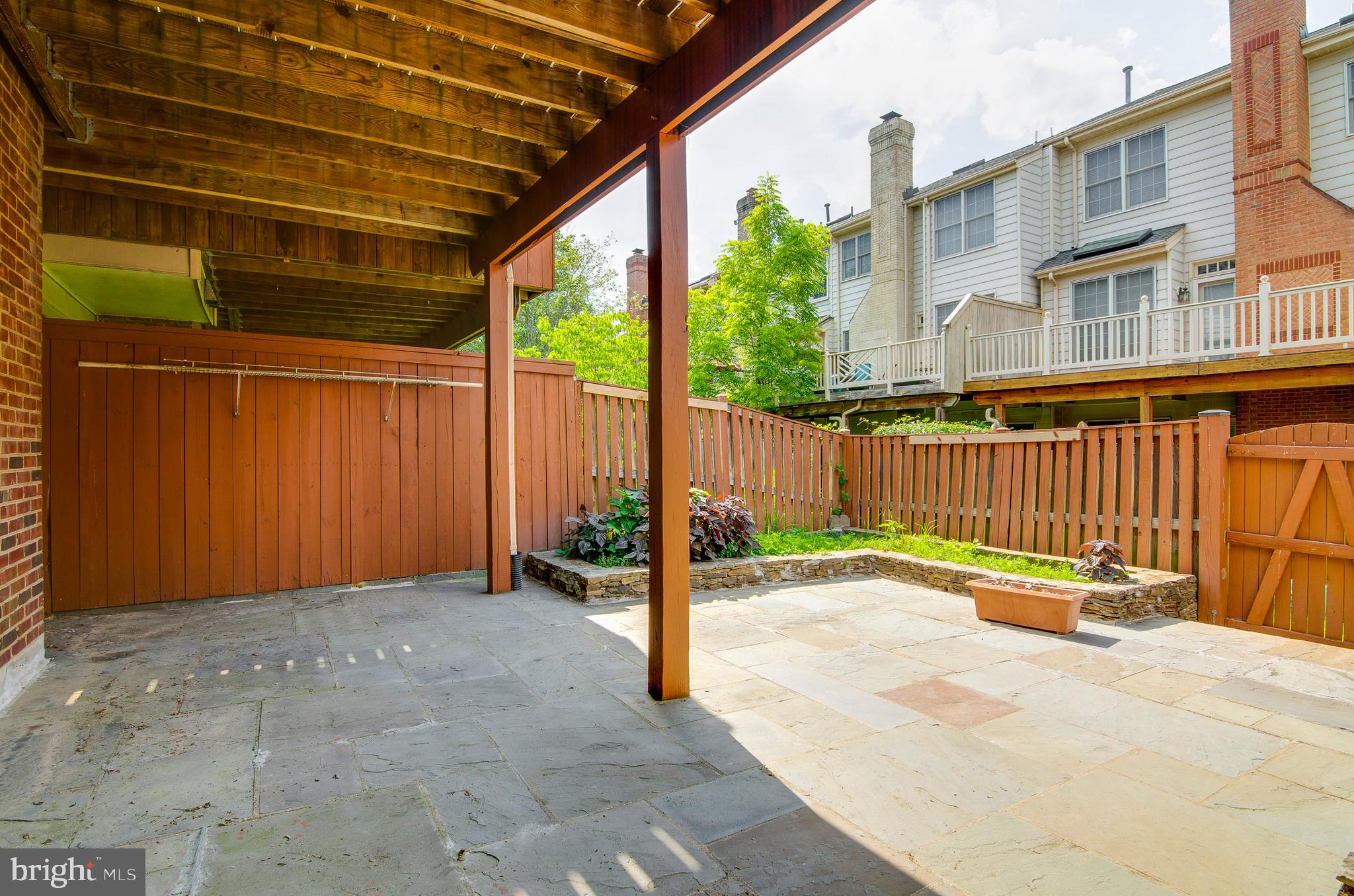 ROSE HILL FALLS - Residential