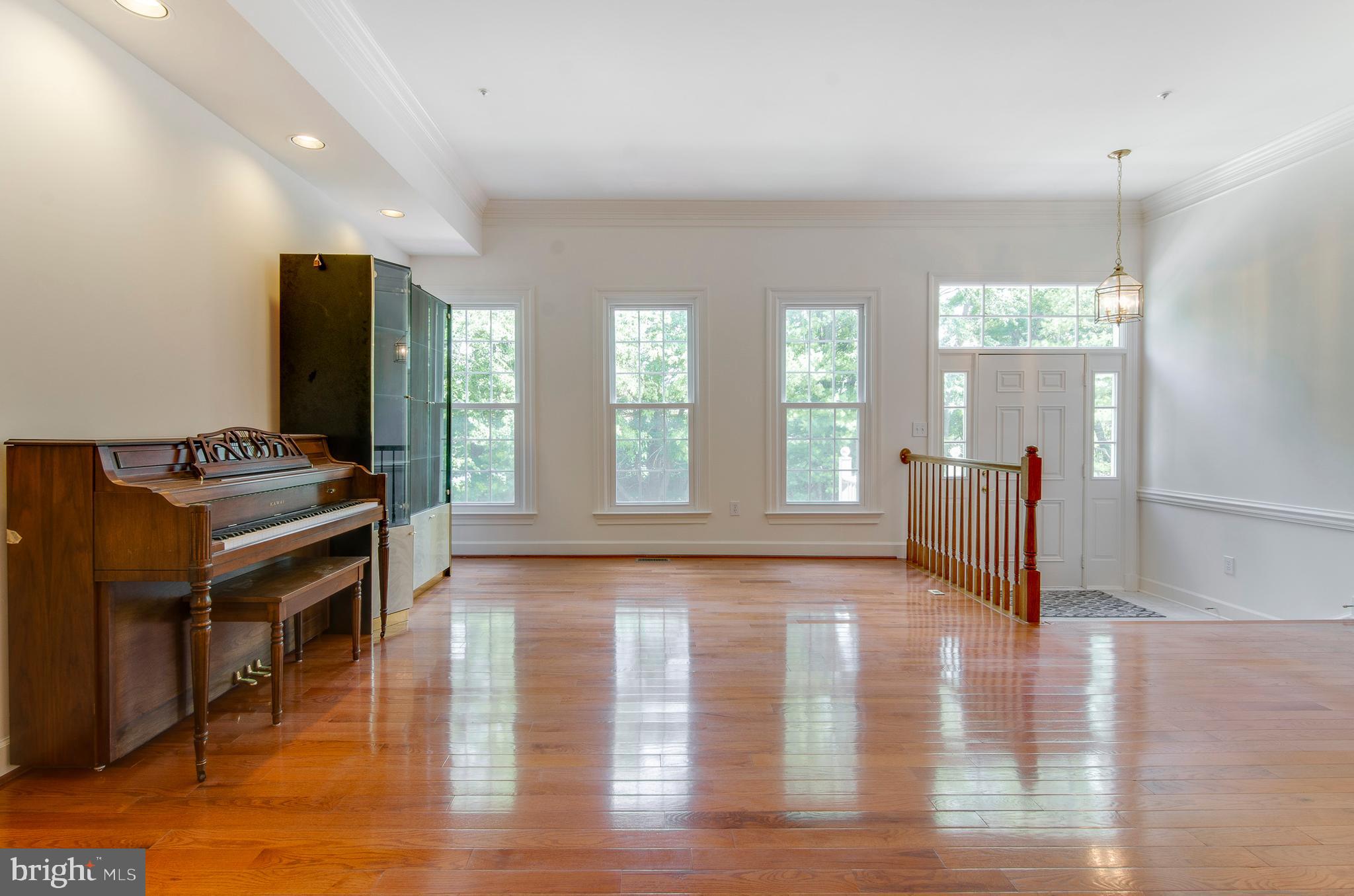 ROSE HILL FALLS - Residential