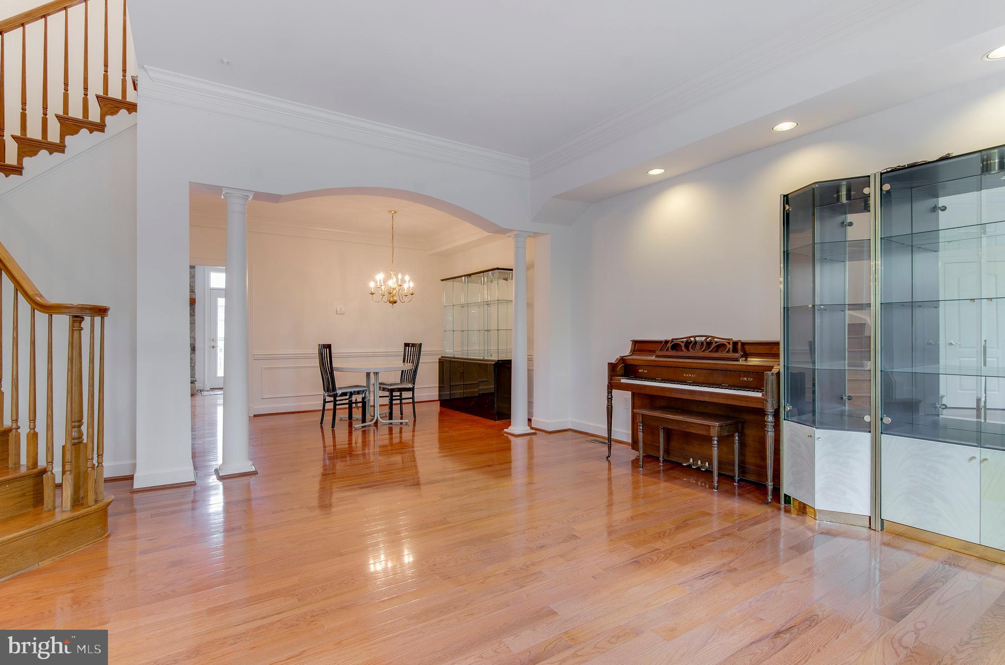 ROSE HILL FALLS - Residential