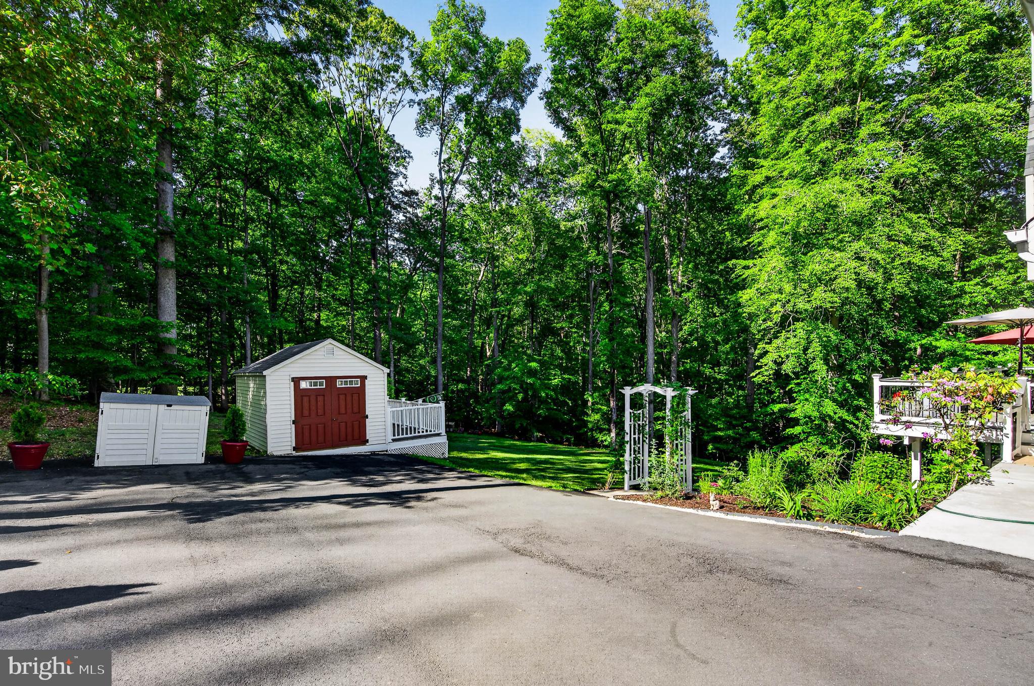 HAMPTON MANOR ESTATES - Residential