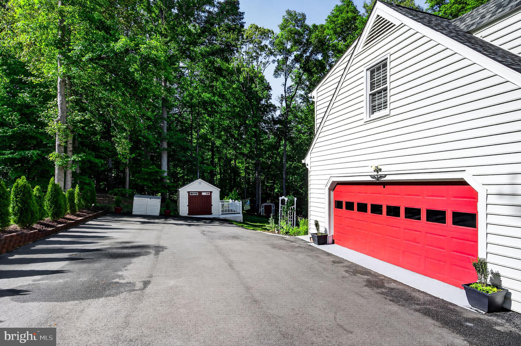 HAMPTON MANOR ESTATES - Residential