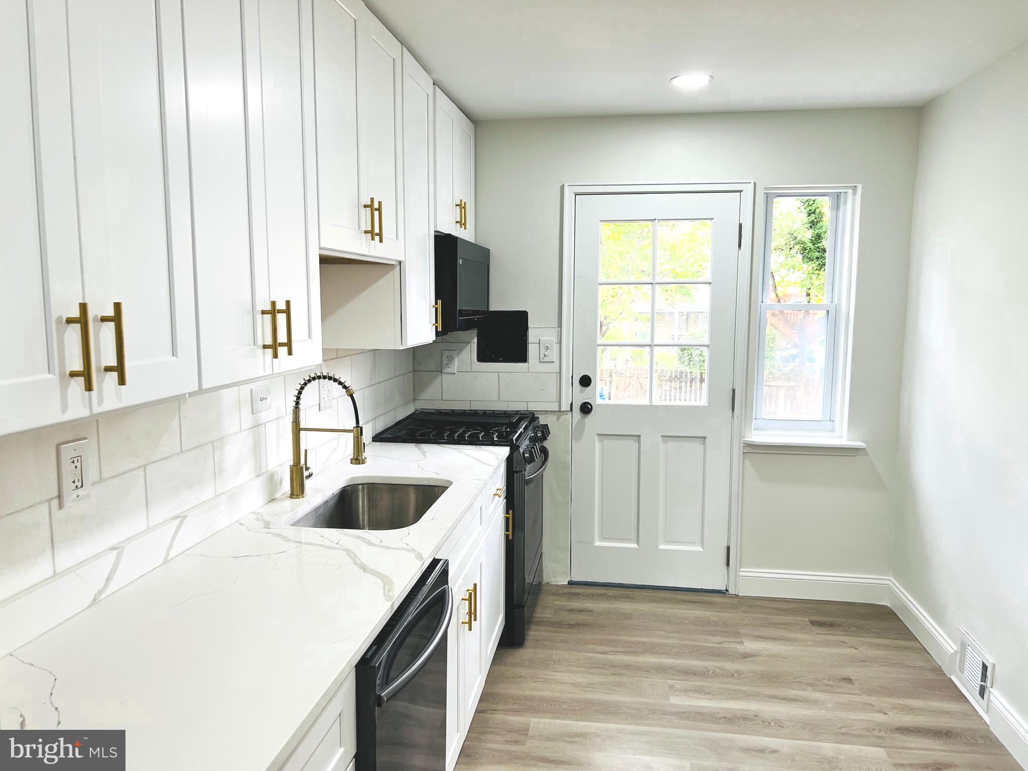 PERRING LOCH - Residential