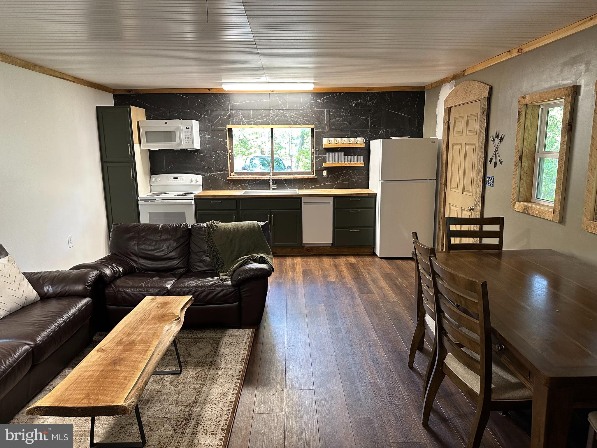 LAKE FERNDALE - Residential