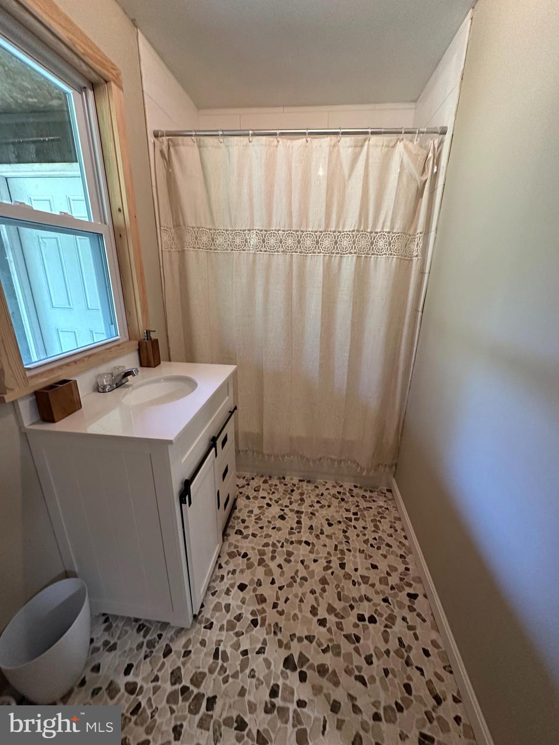 LAKE FERNDALE - Residential