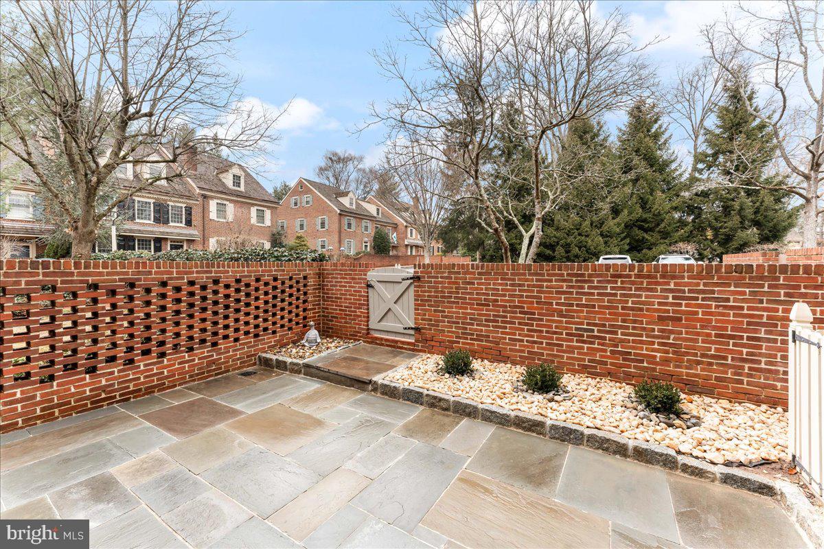 301 WILLOWMERE LANE