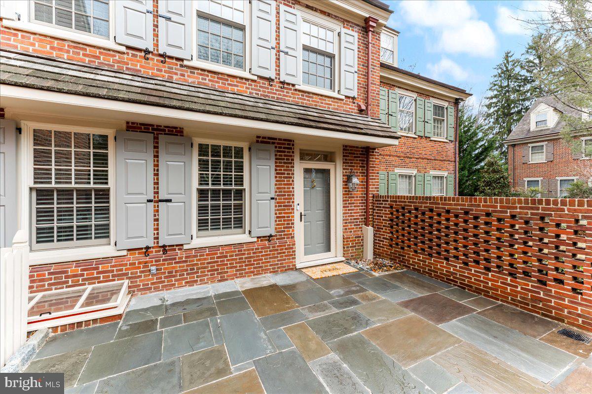 301 WILLOWMERE LANE