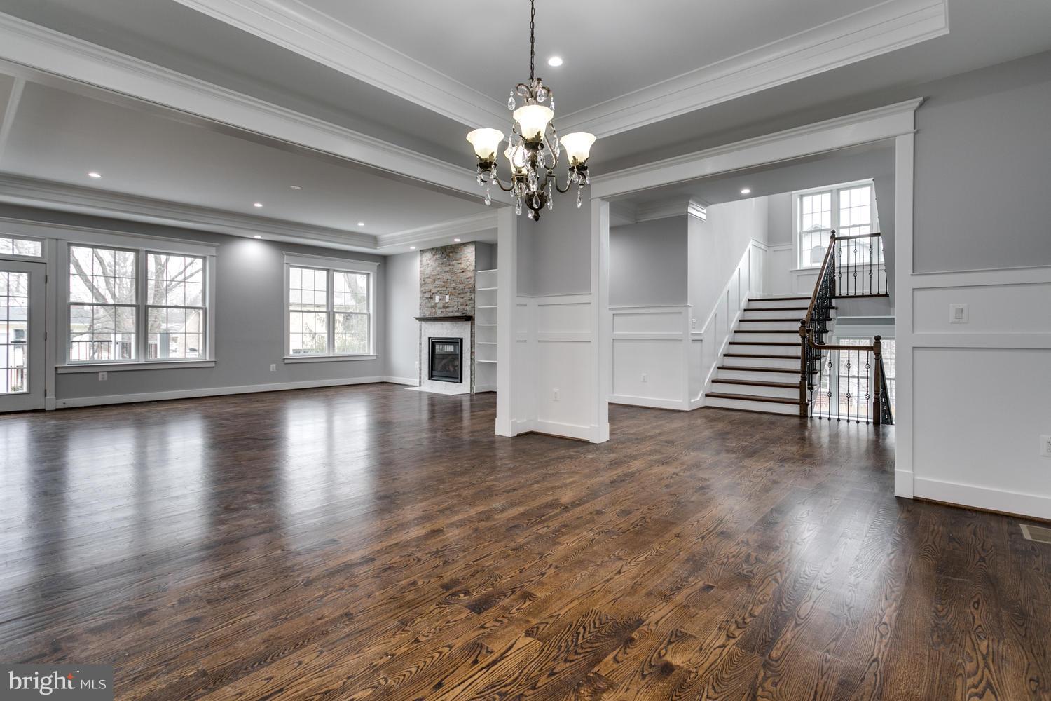 LANGLEY MANOR - Residential