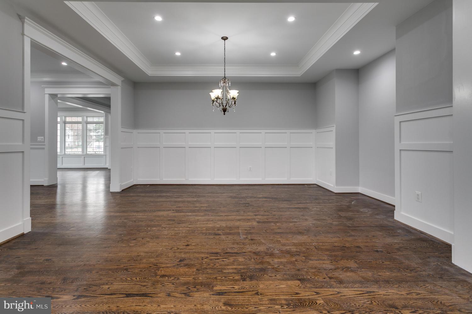 LANGLEY MANOR - Residential