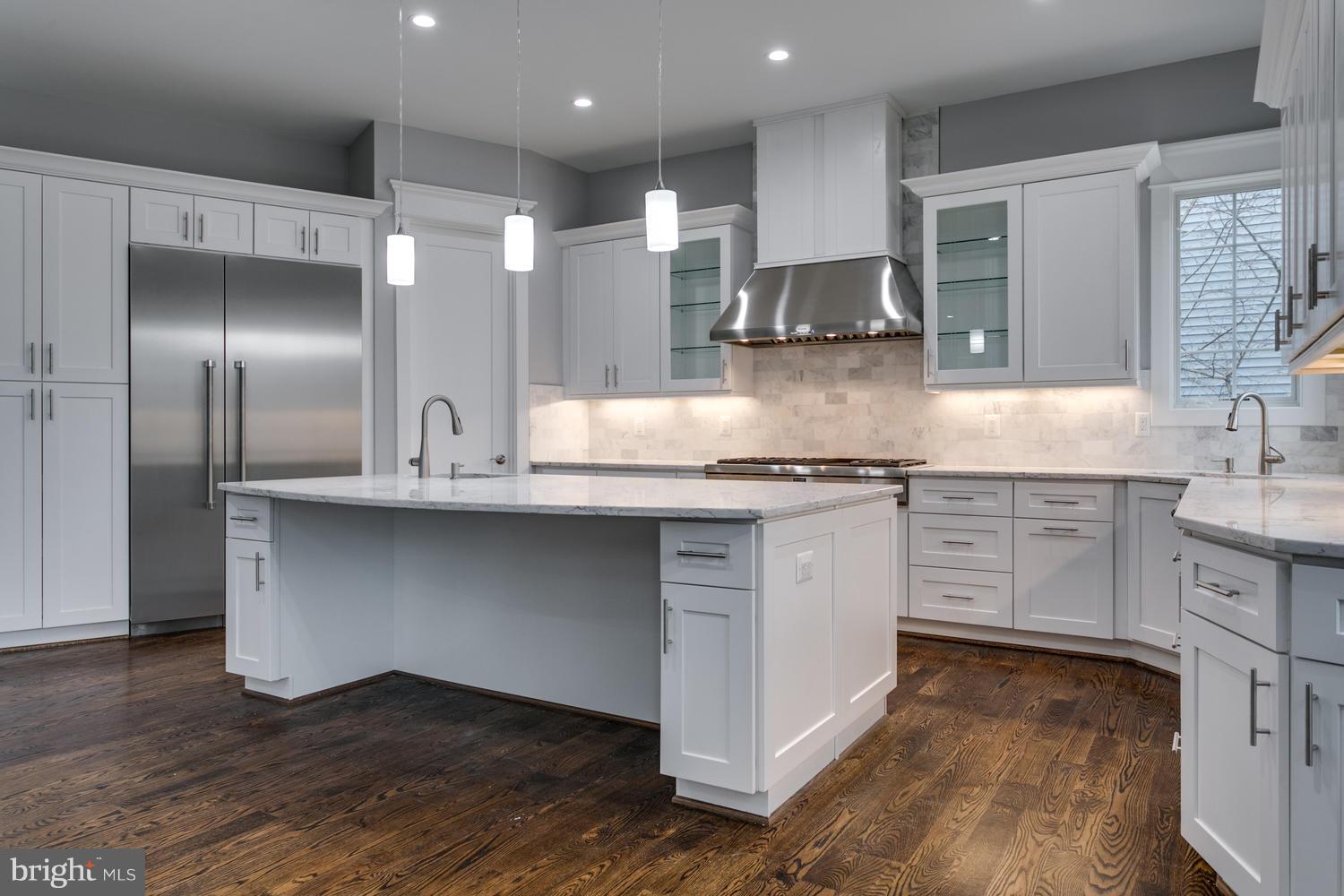 LANGLEY MANOR - Residential