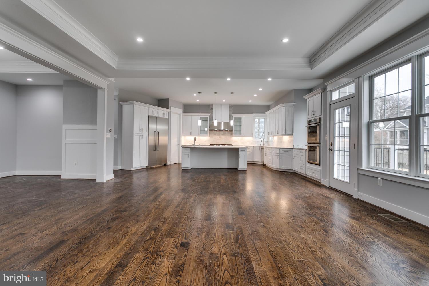 LANGLEY MANOR - Residential