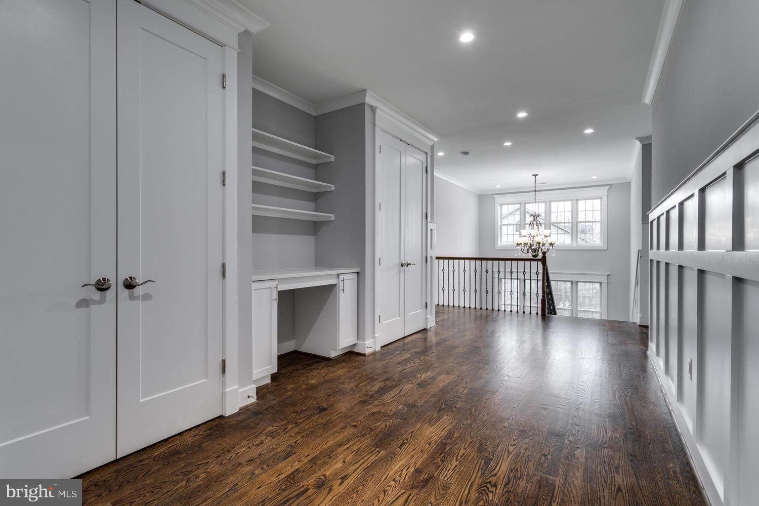 LANGLEY MANOR - Residential