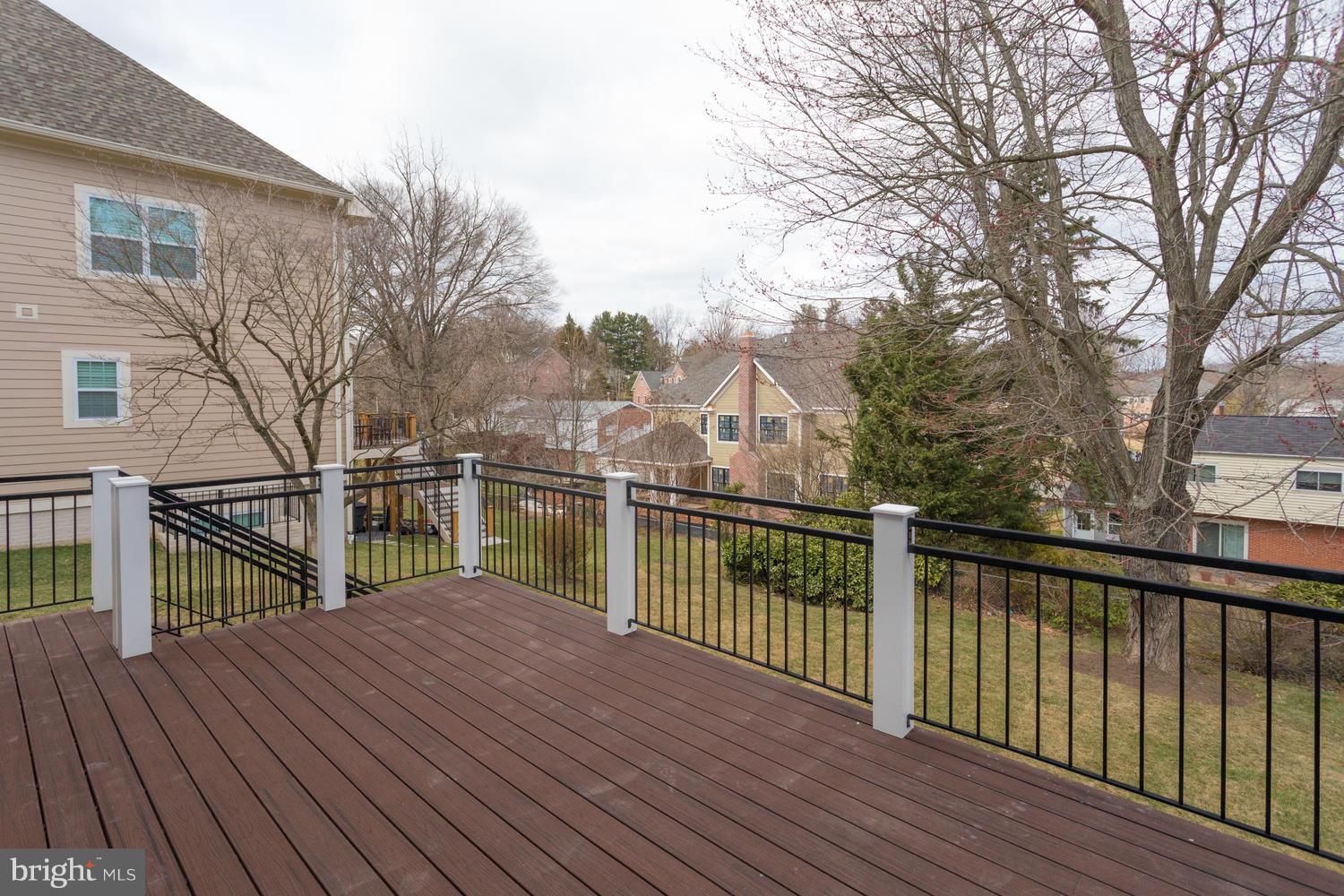 LANGLEY MANOR - Residential