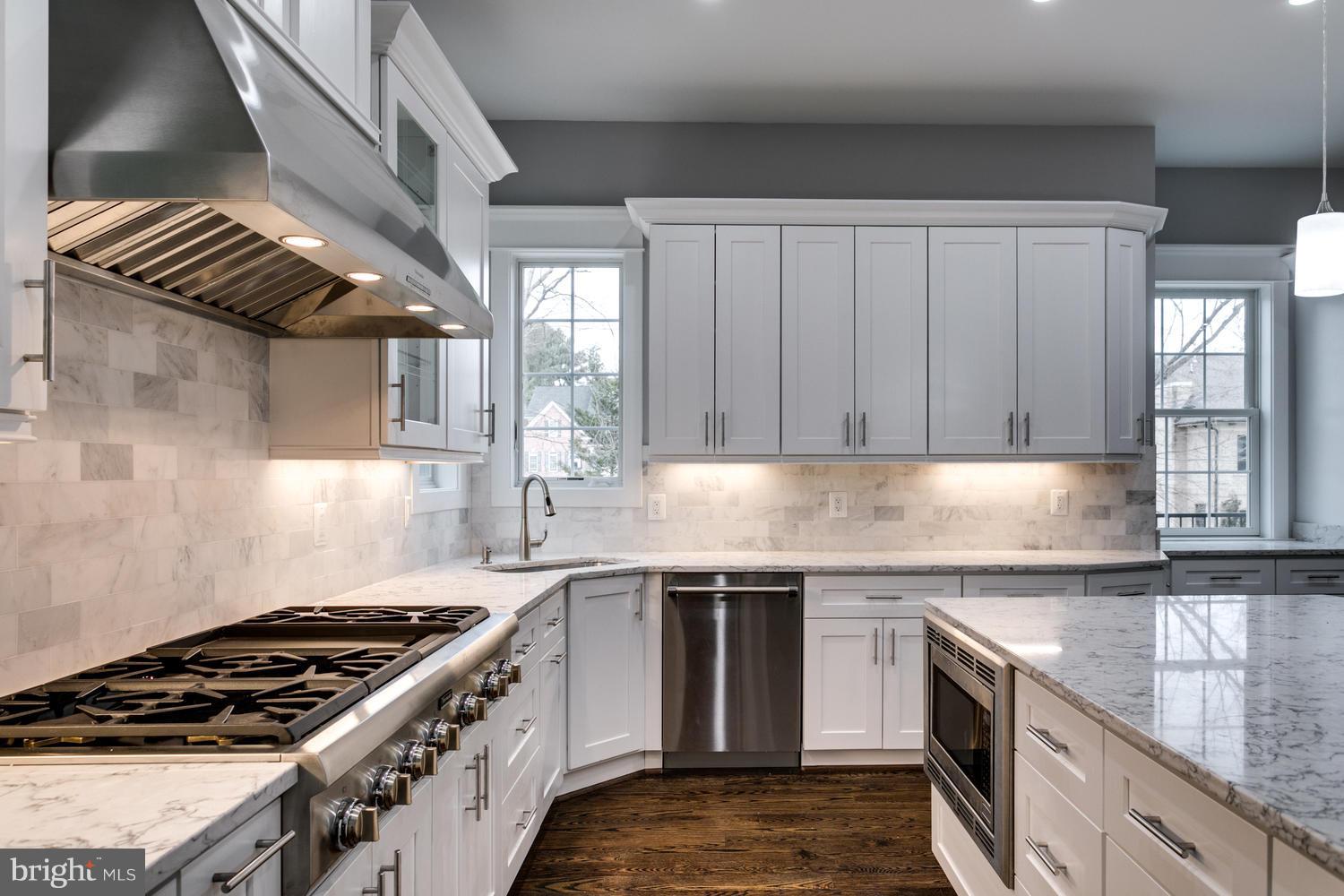 LANGLEY MANOR - Residential