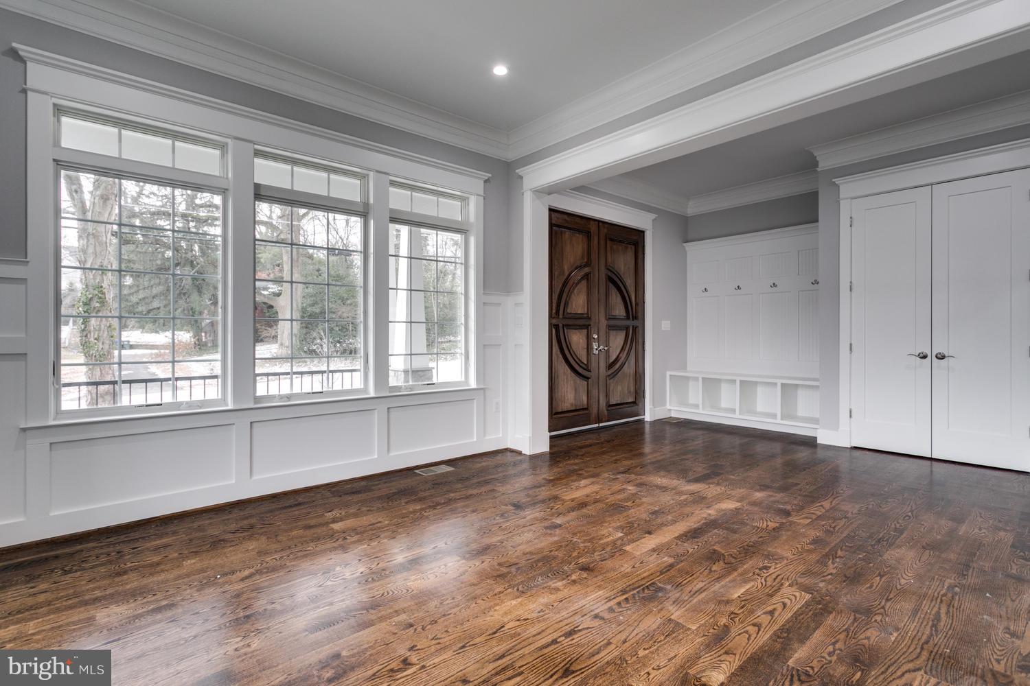 LANGLEY MANOR - Residential