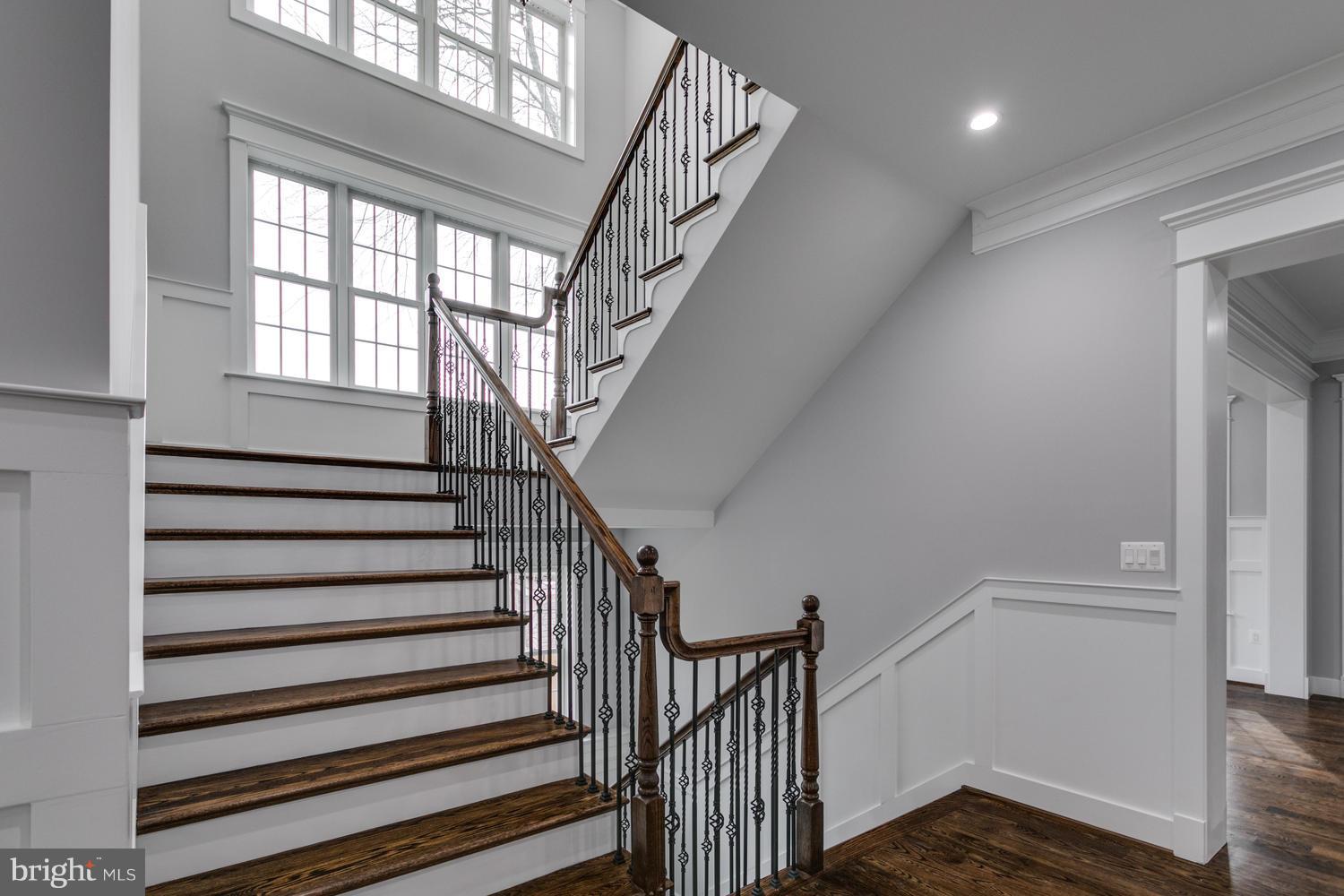 LANGLEY MANOR - Residential