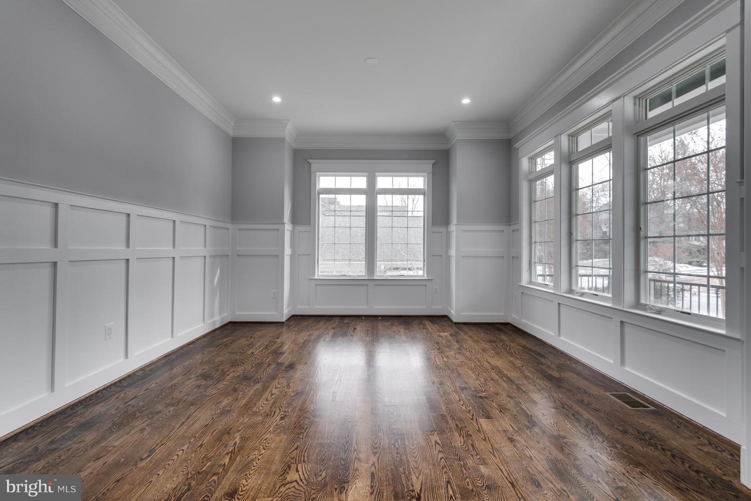 LANGLEY MANOR - Residential