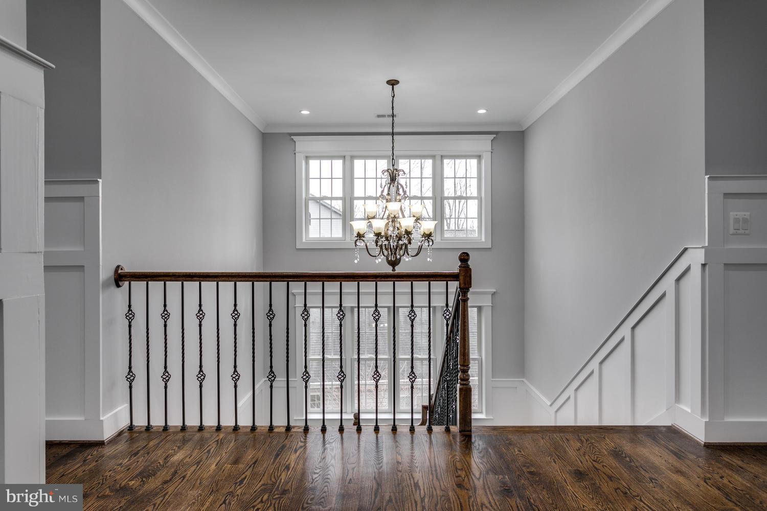 LANGLEY MANOR - Residential