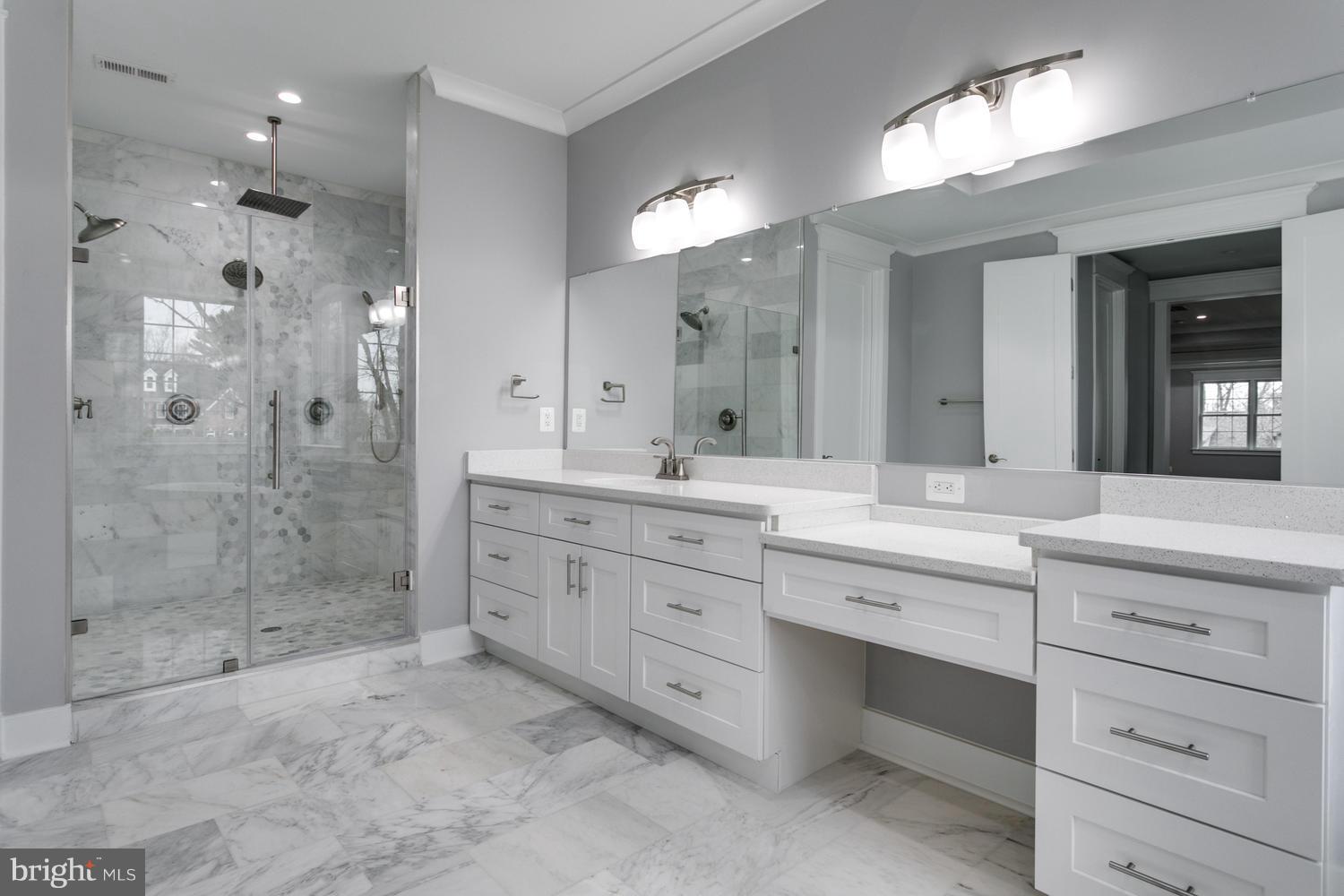 LANGLEY MANOR - Residential