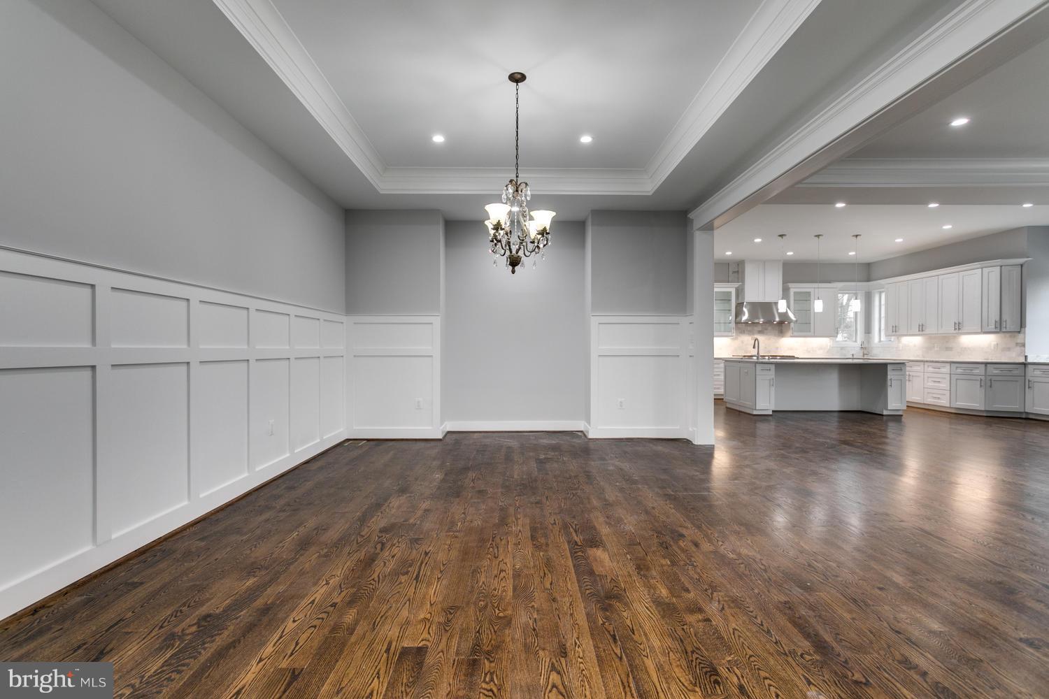 LANGLEY MANOR - Residential