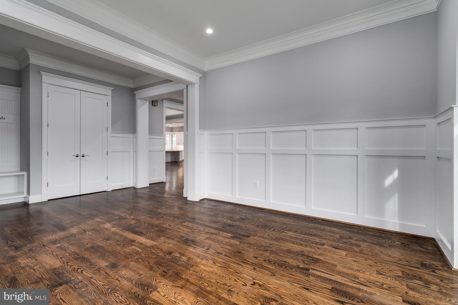 LANGLEY MANOR - Residential