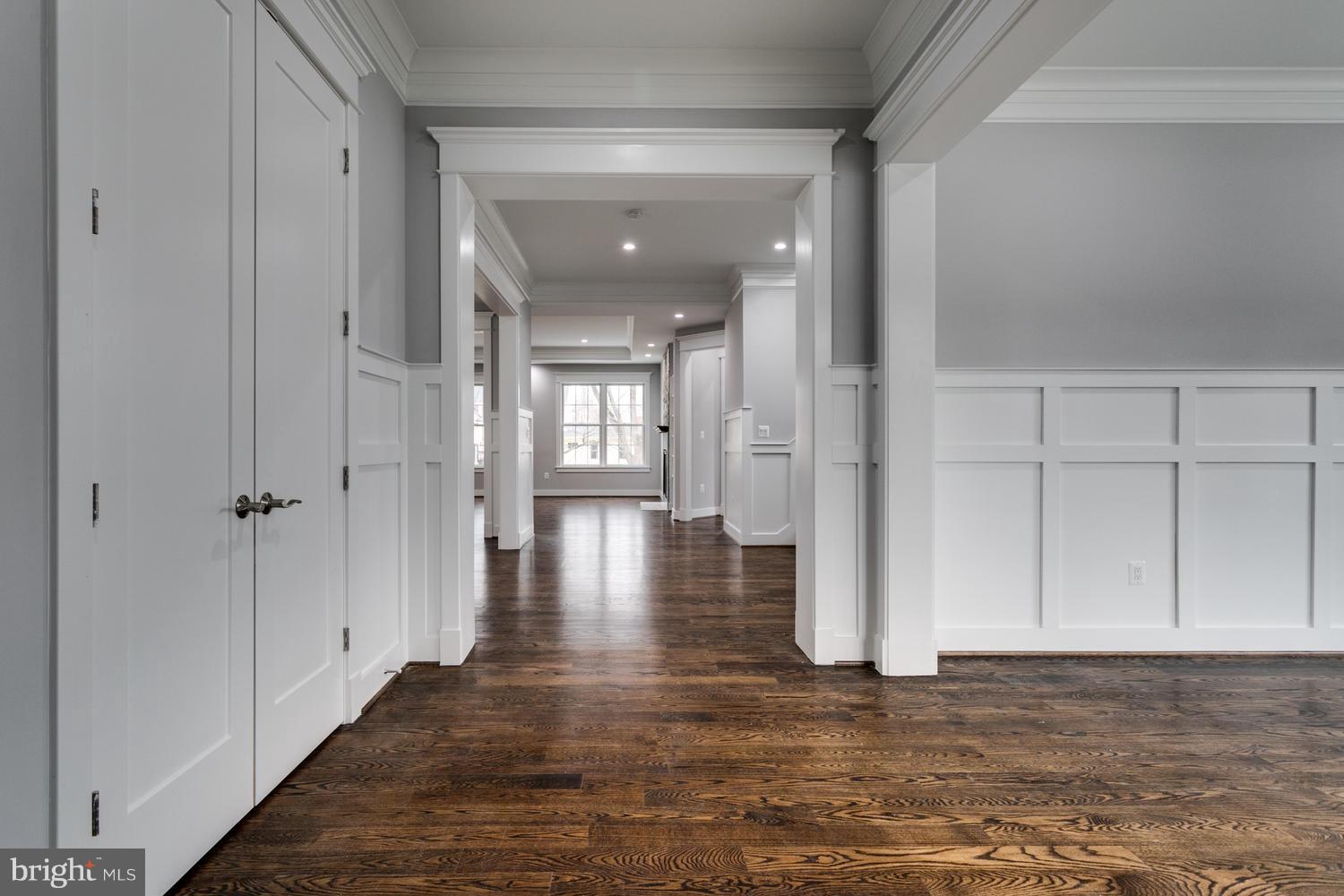 LANGLEY MANOR - Residential