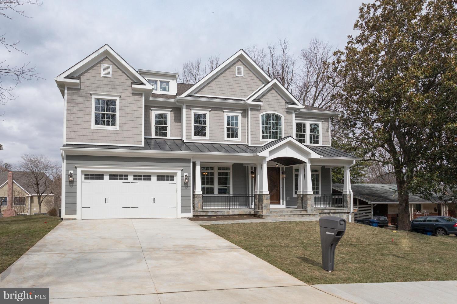 LANGLEY MANOR - Residential