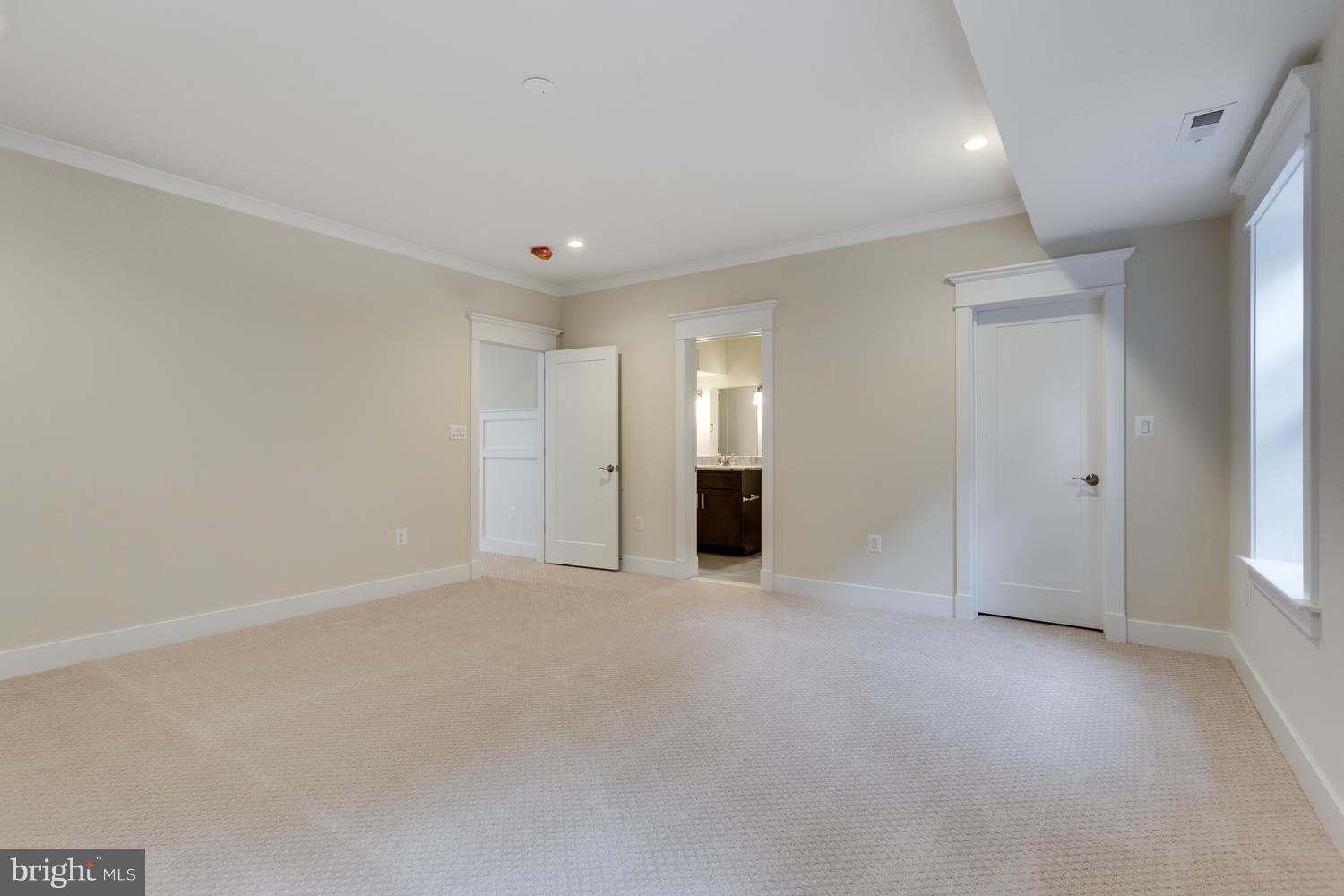 LANGLEY MANOR - Residential