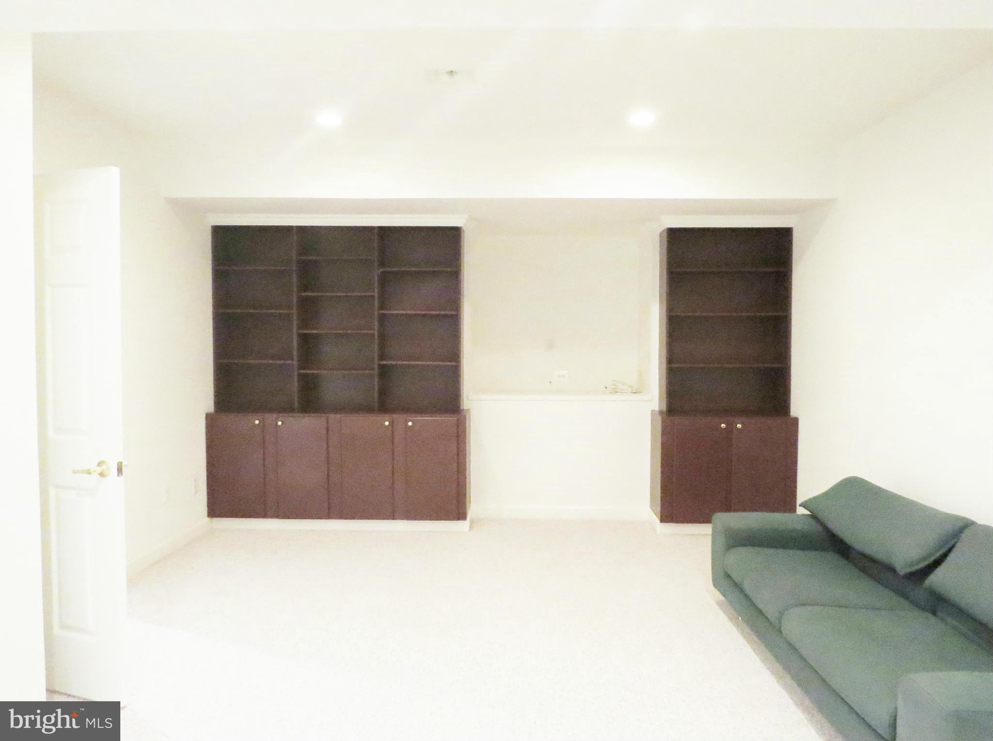 KING FARM WATKINS POND - Residential Lease