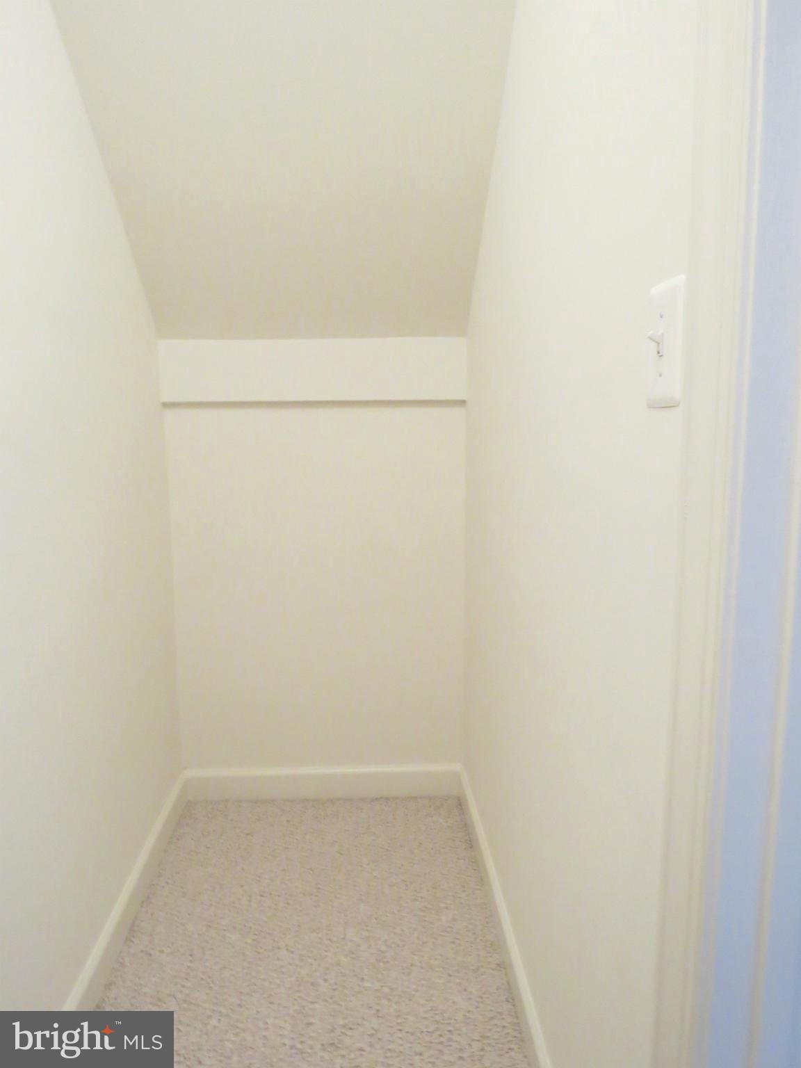 KING FARM WATKINS POND - Residential Lease