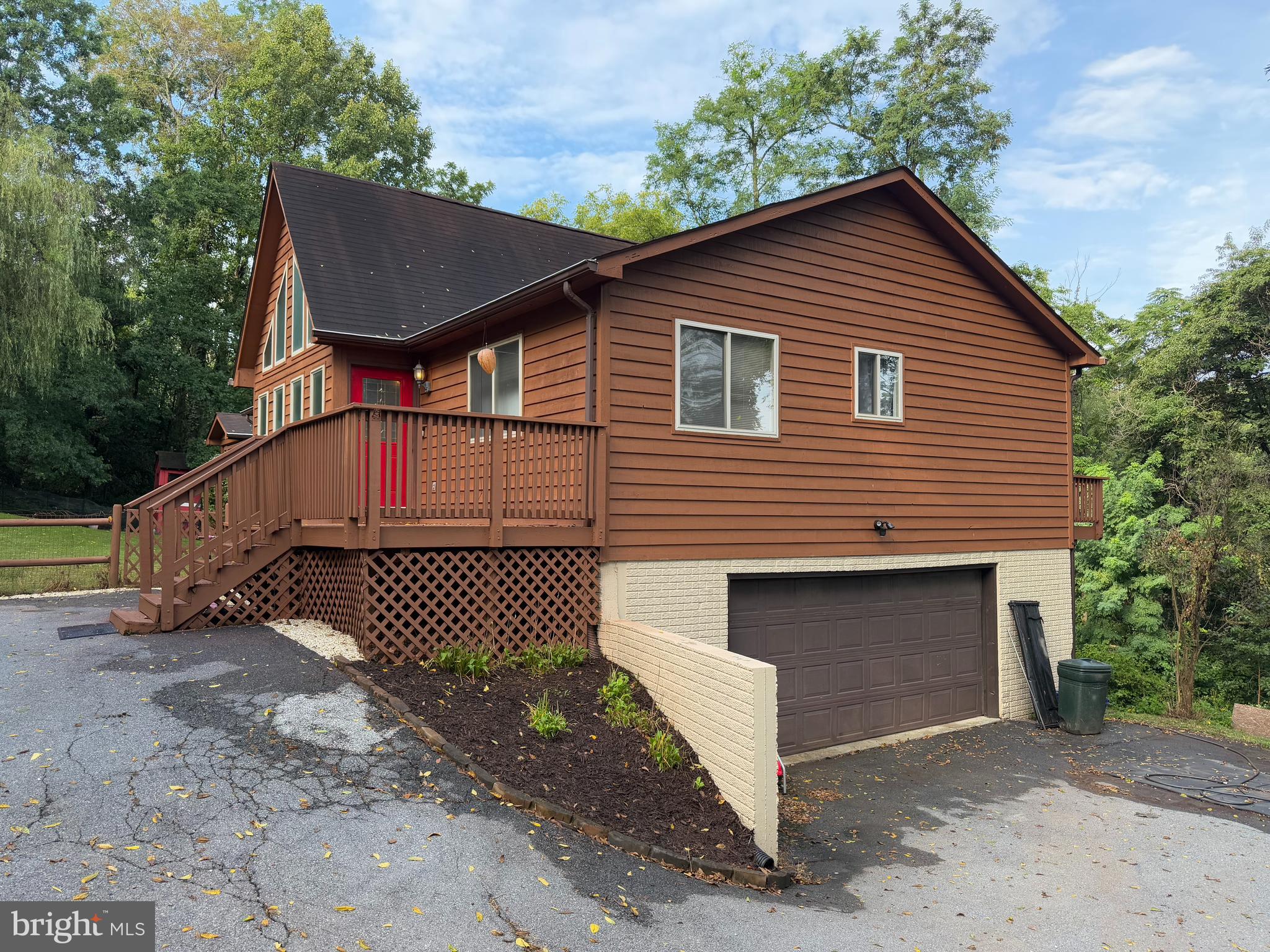 15 CRAB APPLE COURT