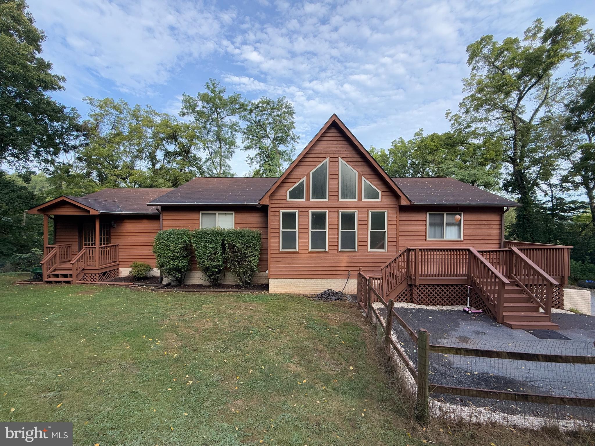 15 CRAB APPLE COURT