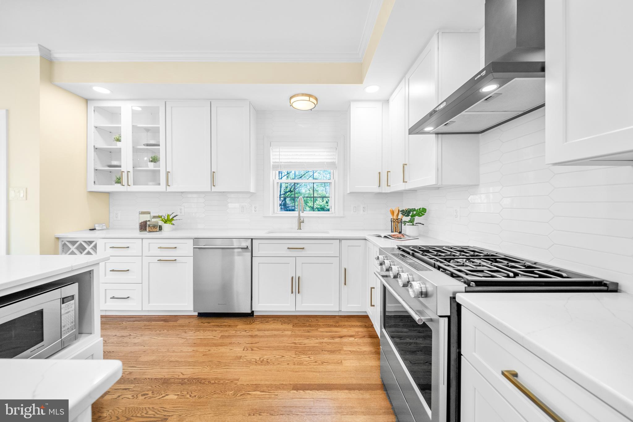 6925 OLD DOMINION DRIVE