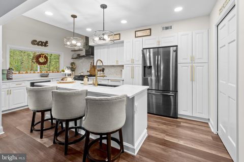 Photo of 51 Five Crown Royal, MARLTON, NJ 08053 (MLS # NJBL2097654)