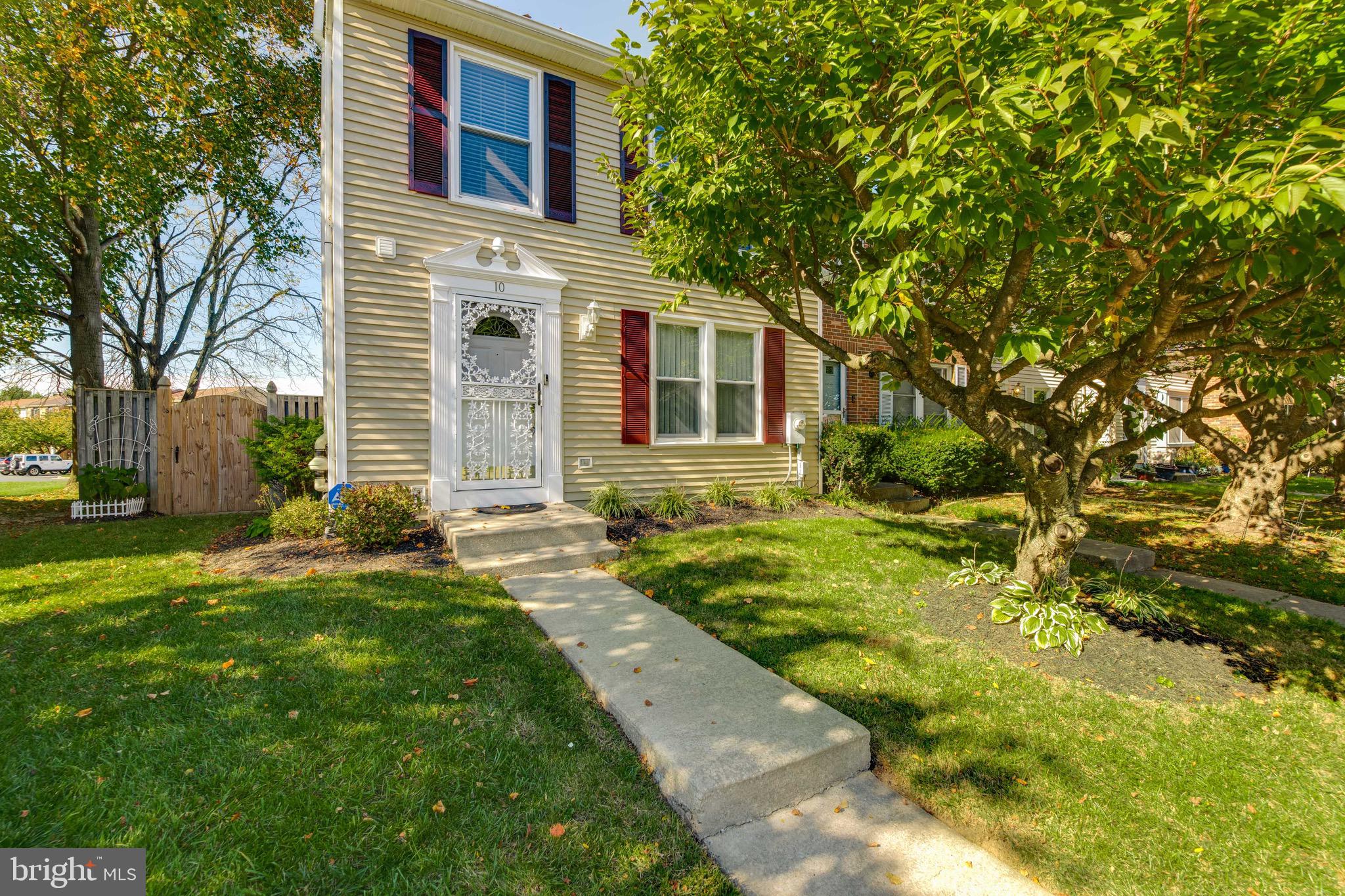 QUEEN ANNE VILLAGE - Residential