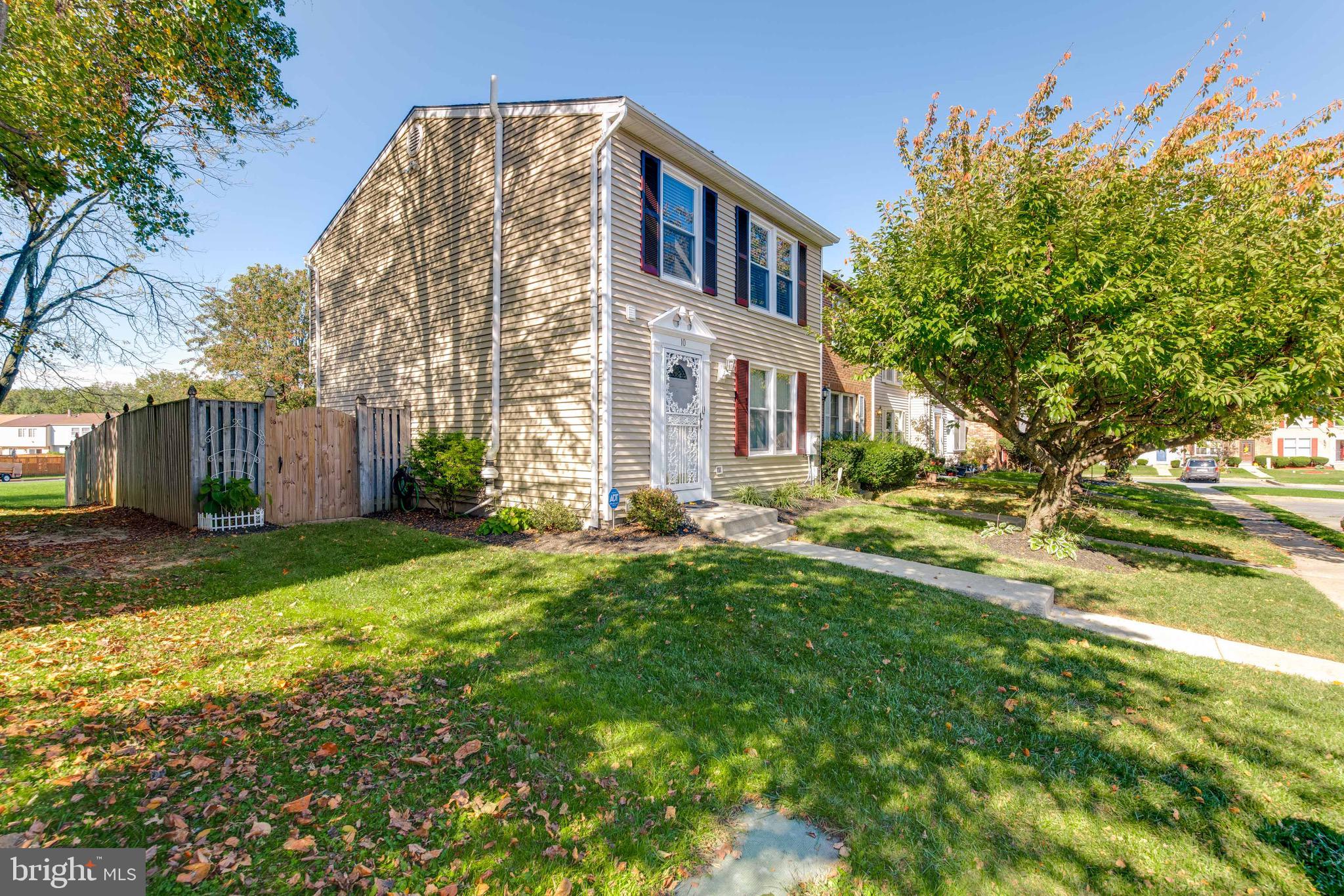 QUEEN ANNE VILLAGE - Residential