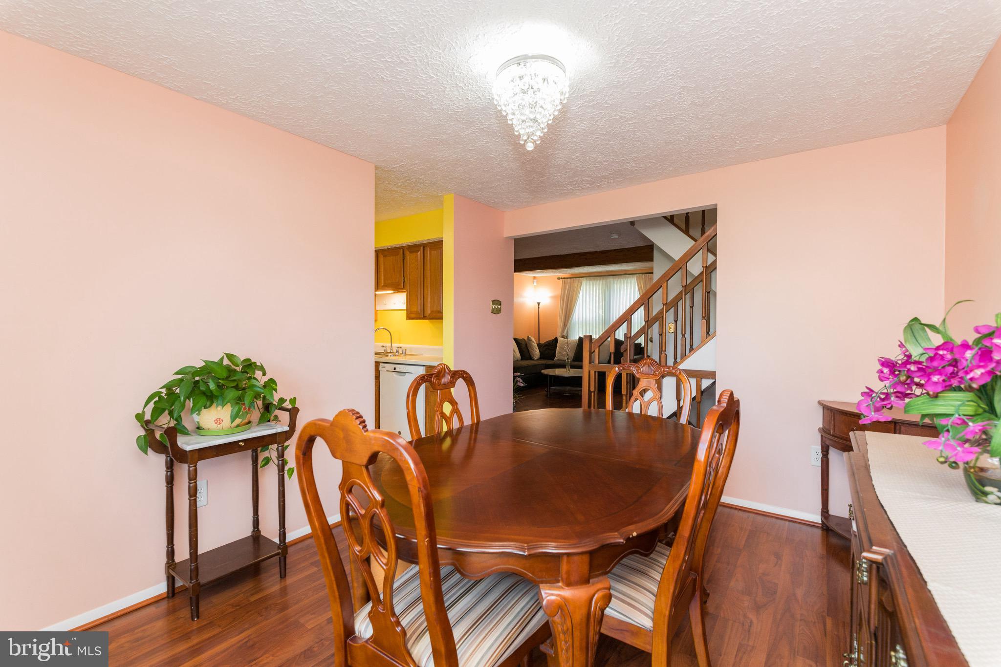 QUEEN ANNE VILLAGE - Residential