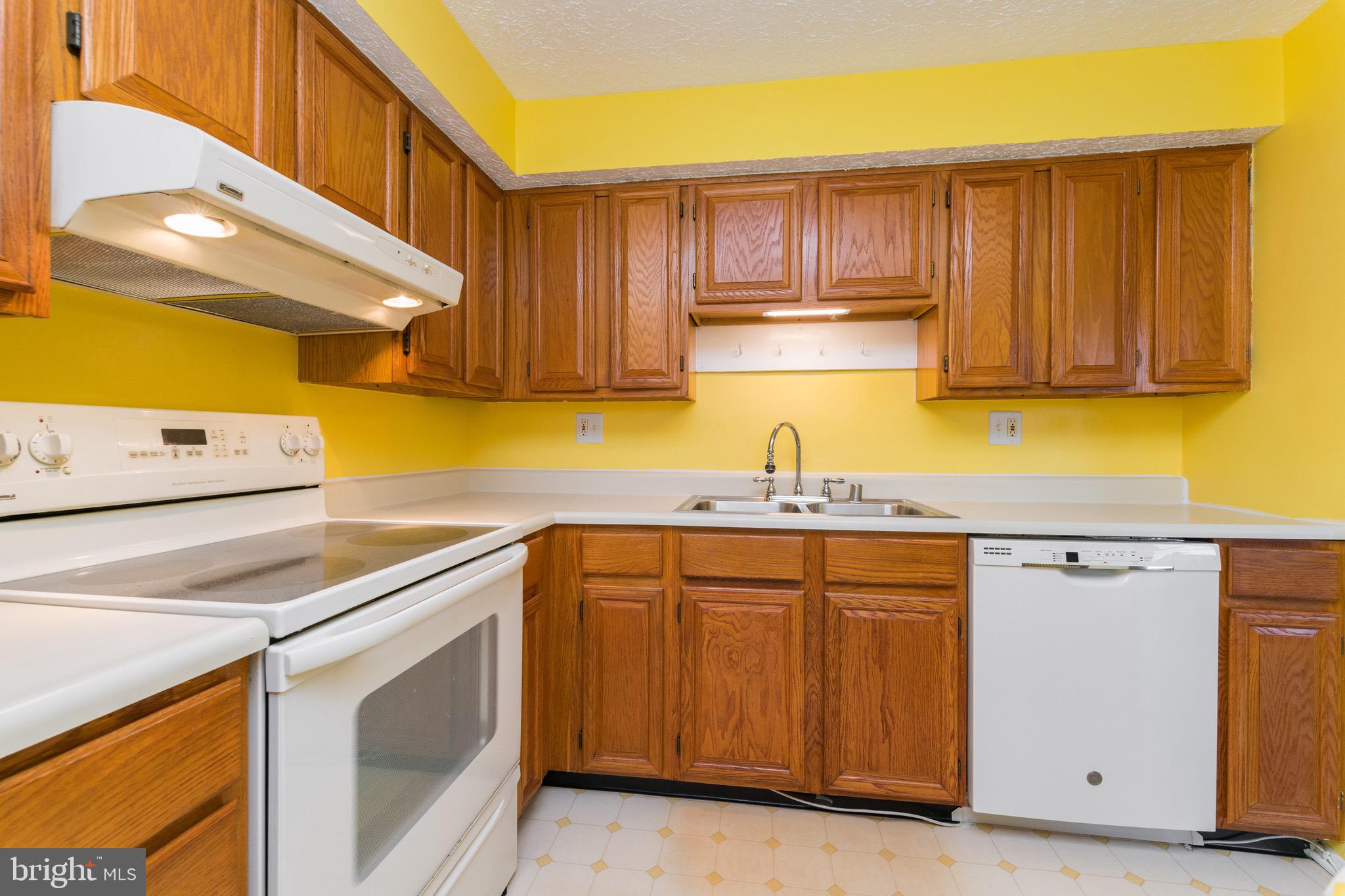 QUEEN ANNE VILLAGE - Residential