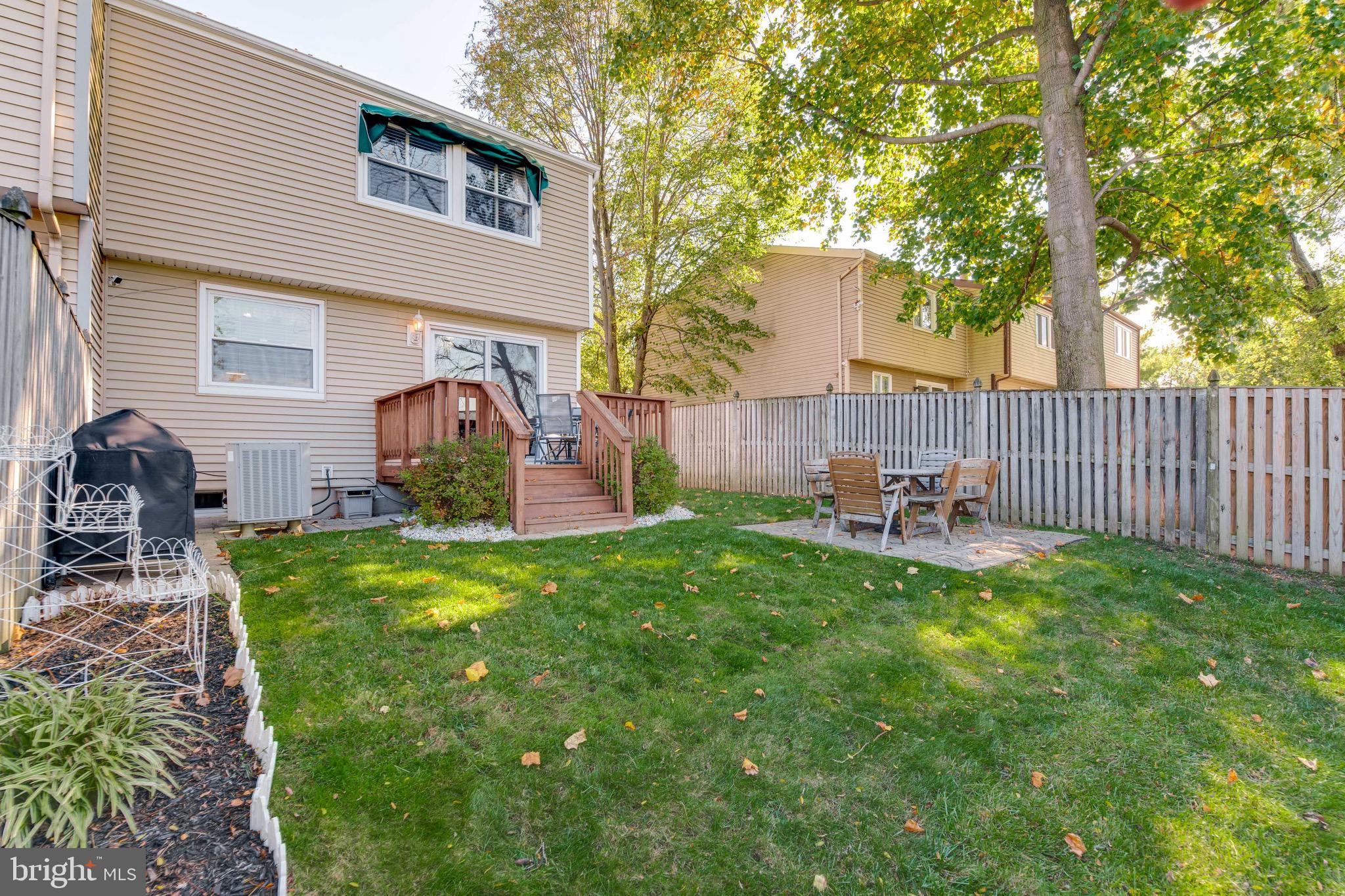 QUEEN ANNE VILLAGE - Residential